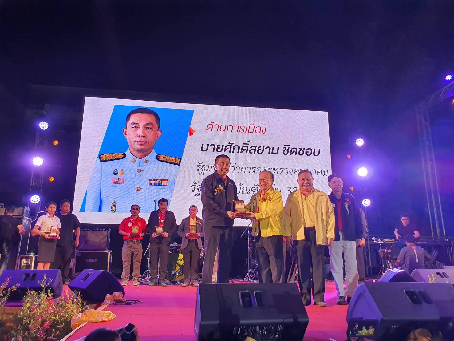 สิงห์คืนถ้ำ มธ.คึกคัก มอบรางวัลศิษย์เก่าดีเด่น ‘ศักดิ์สยาม