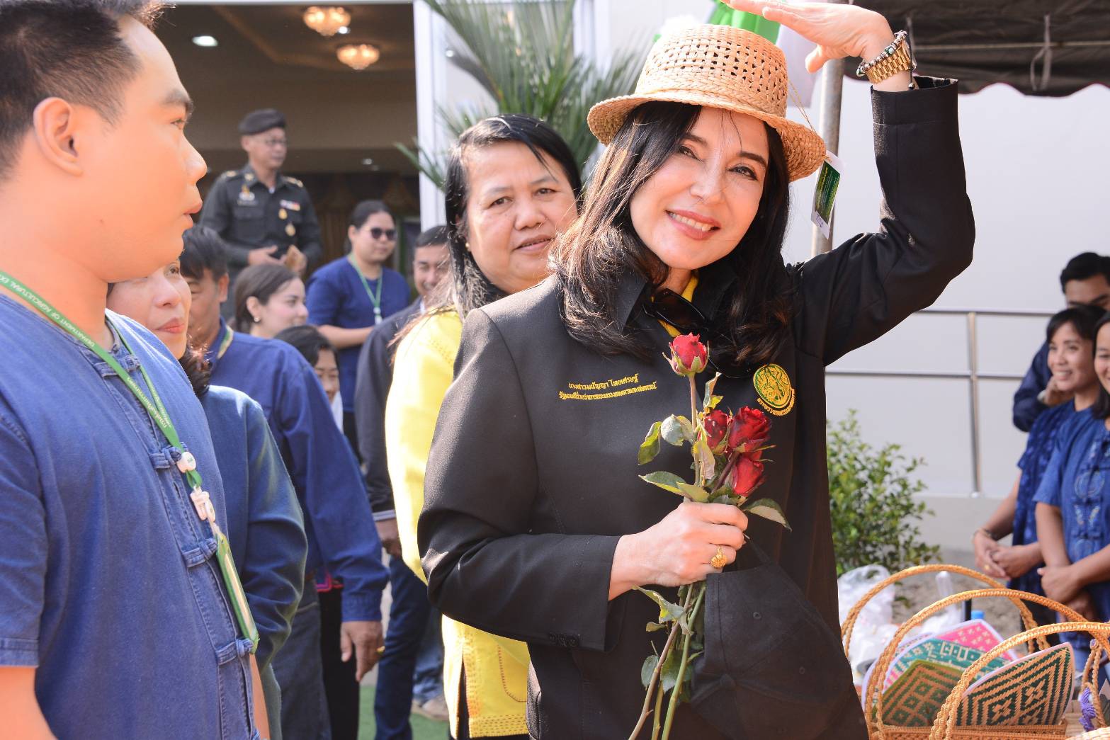 "มนัญญา" ลงพื้นที่ จ.อุทัยธานี มอบเงินช่วยเหลือเกษตรกรผู้ประสบภัยภาวะฝนแล้ง ปี 62