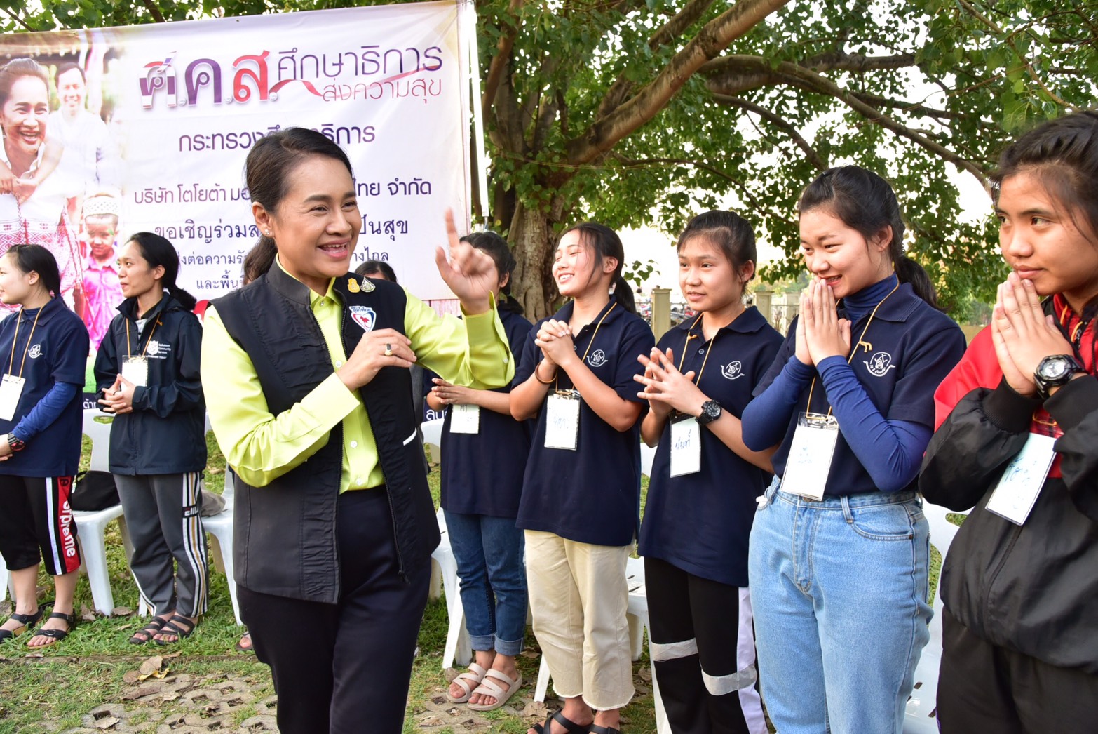 “กนกวรรณ” รมช.ศธ.ลุยทลายทุกข้อจำกัด ลงพื้นที่เชียงใหม่ ส่งความสุขพบปะและมอบกำลังใจเด็กเร่ร่อนและด้อยโอกาส