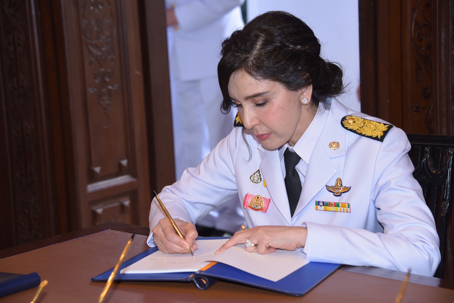 "มนัญญา" ลงนามถวายพระพรเนื่องในโอกาสวันขึ้นปีใหม่ พ.ศ.2563