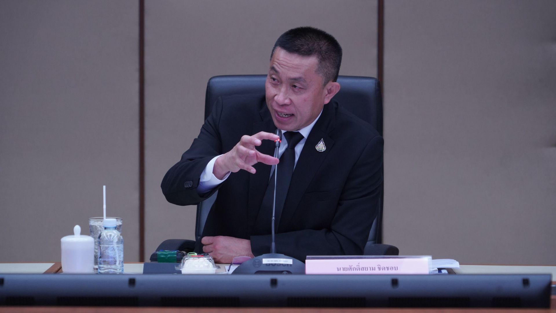 “คมนาคม” ชงเก็บค่าธรรมเนียมเพิ่มในรถทุกประเภทที่ก่อให้เกิดปัญหา PM 2.5 “ศักดิ์สยาม” สั่ง ขบ.เร่งศึกษาภายใน 30 วัน คาดมีผลบังคับใช้ภายในปีนี้