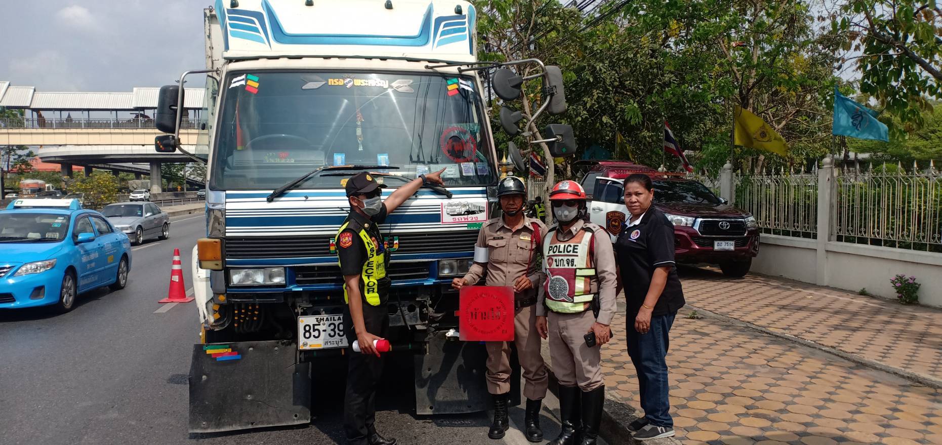 กรมการขนส่งทางบก ดำเนินการต่อเนื่องทุกวัน ตรวจควันดำรถโดยสารและรถบรรทุก เพื่อแก้ไขปัญหาฝุ่นละอองขนาดเล็ก PM2.5