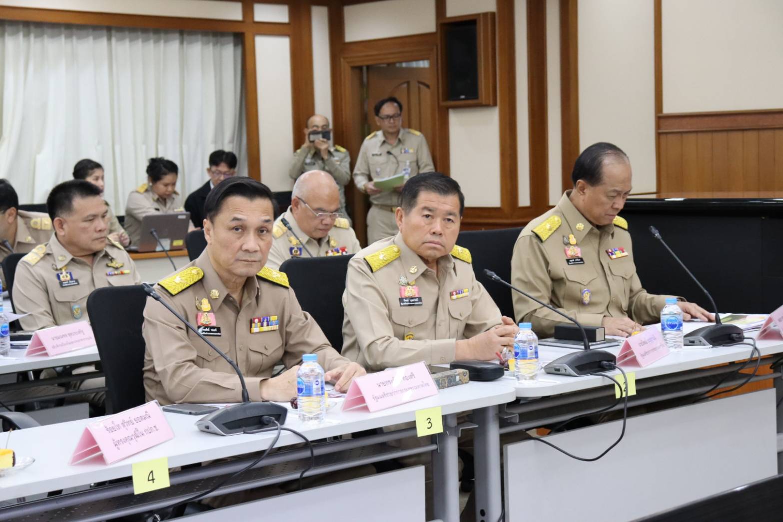 "ทรงศักดิ์" ร่วมหารือติดตามสถานการณ์น้ำและการแก้ไขปัญหาภัยแล้ง