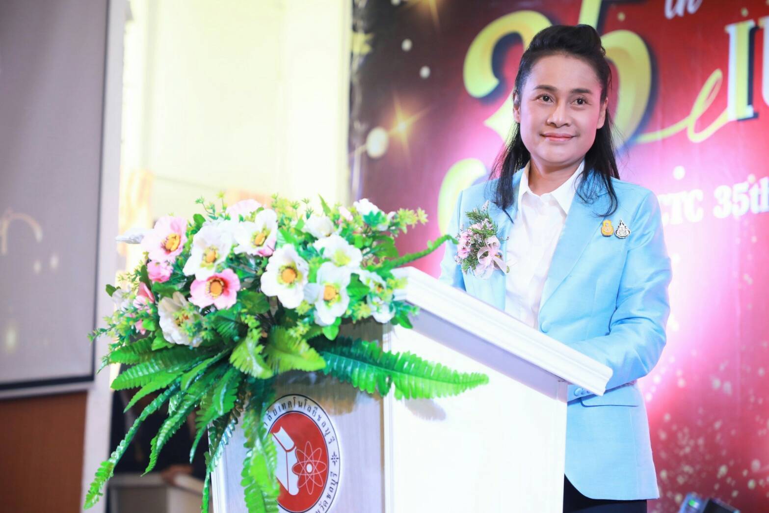 "รมช.กนกวรรณ" เปิดงาน "35 ปี บ้านเทคโนชลฯ" ชื่นชมผู้บริหารดึงมหาวิทยาลัยไทย-ต่างชาติ ร่วมจัดการศึกษา พร้อมชวน ผปค.ส่งบุตรหลานเรียนอาชีวะเพื่อไปสร้างชาติ