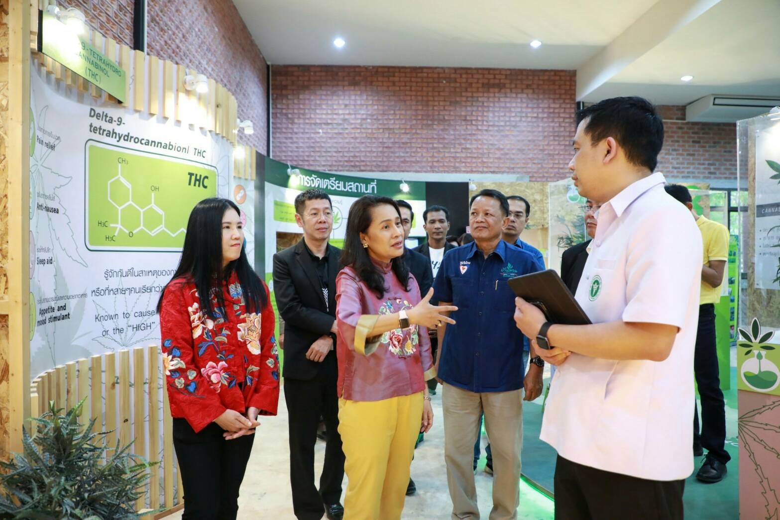 ครูพี่โอ๊ะเยี่ยมชมศูนย์ฯ เพลาเพลินเพื่อชุมชน หวังใช้เป็นแหล่งเรียนรู้ "กัญชา-กัญชงศึกษา เพื่อใช้เป็นยาอย่างชาญฉลาด"