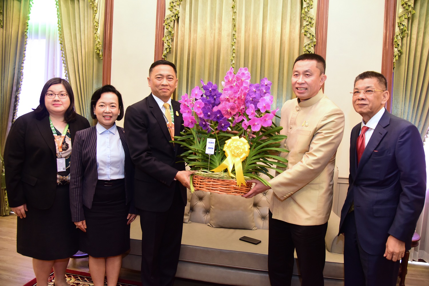 "ศักดิ์สยาม" ให้สัมภาษณ์เพื่อตีพิมพ์ลงวารสาร “TRAINER” ของสถาบันการบินพลเรือน ! 