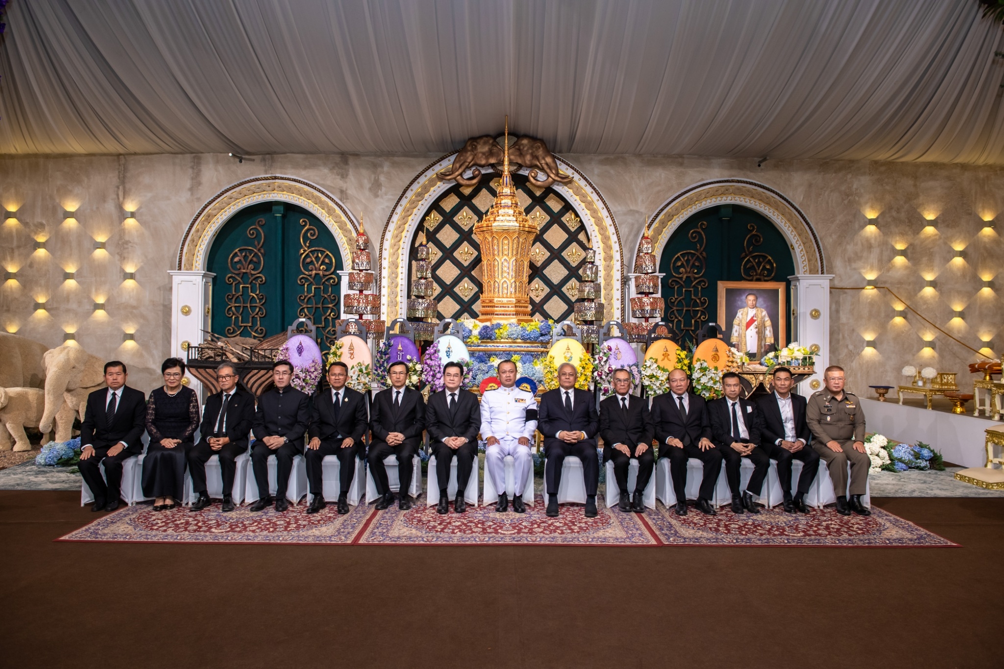 รองนายกฯ "อนุทิน" และ รองนายกฯ "จุรินทร์" พร้อมด้วยข้าราชการระดับสูงและผู้ดำรงตำแหน่งทางการเมือง ร่วมไว้อาลัย "ชัย ชิดชอบ" เป็นคืนสุดท้าย