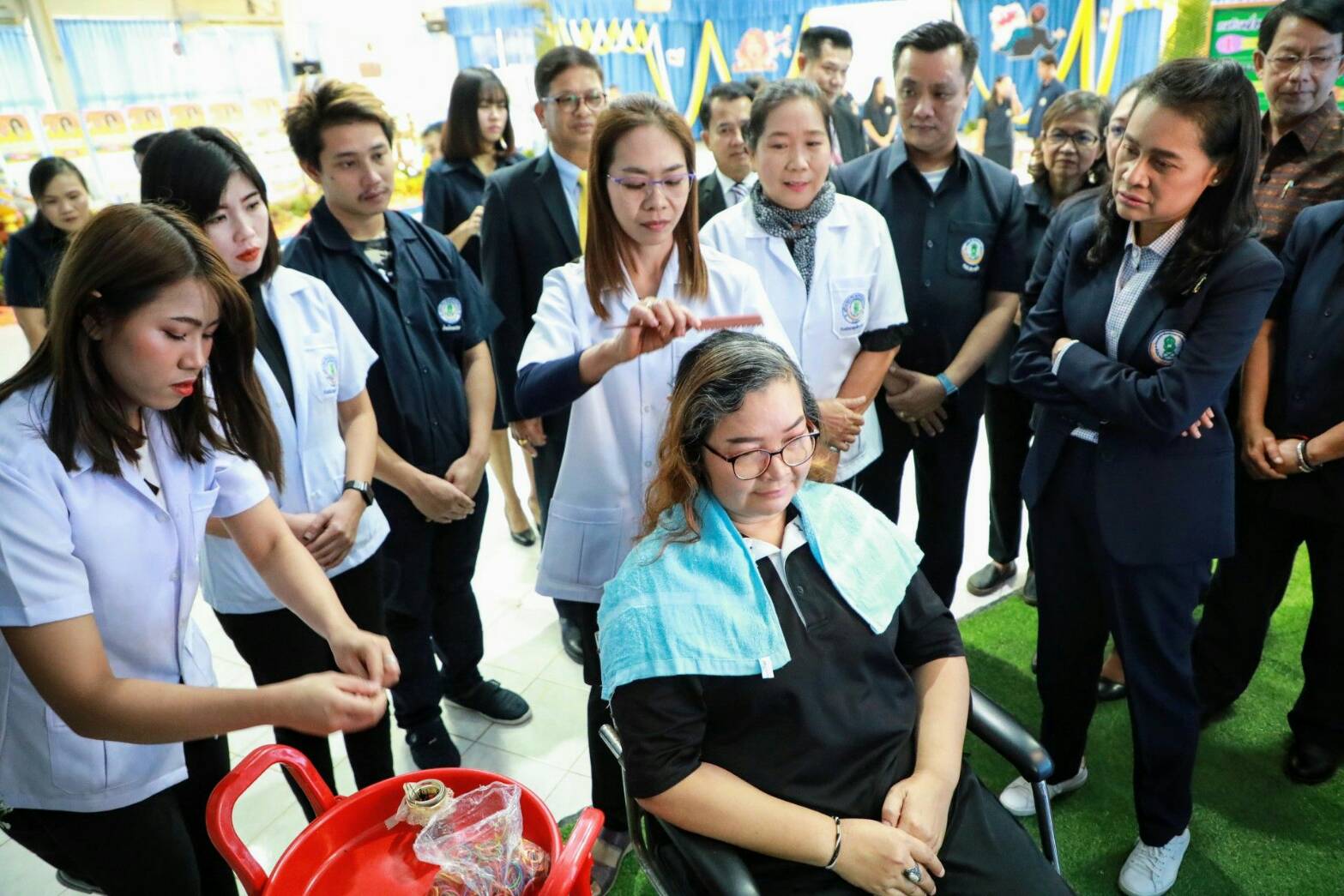 ครูพี่โอ๊ะมอบ ศฝช.สระแก้ว ส่งเสริมอาชีพเสริมสวยเข้าสู่ชุมชน เพื่อให้บริการประชาชนทุกช่วงวัยอย่างทั่วถึง