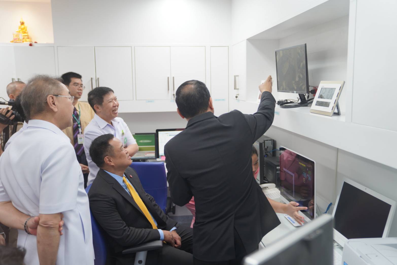 "อนุทิน" ตรวจความพร้อมห้องแยกโรค สถาบันบำราศฯ เผยผู้ป่วยจากอู่ฮั่น เป็นไข้หวัดใหญ่ ไม่เกี่ยวไวรัสสายพันธุ์ปริศนา