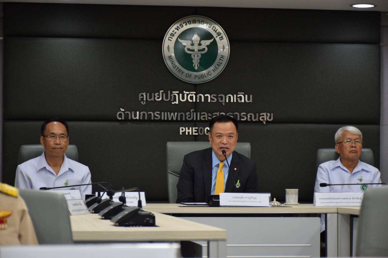 "อนุทิน" ให้ อสม. สำรวจการใช้สารพิษ จ่อวางมาตรการด้านสุขภาพ ดูแลประชาชน