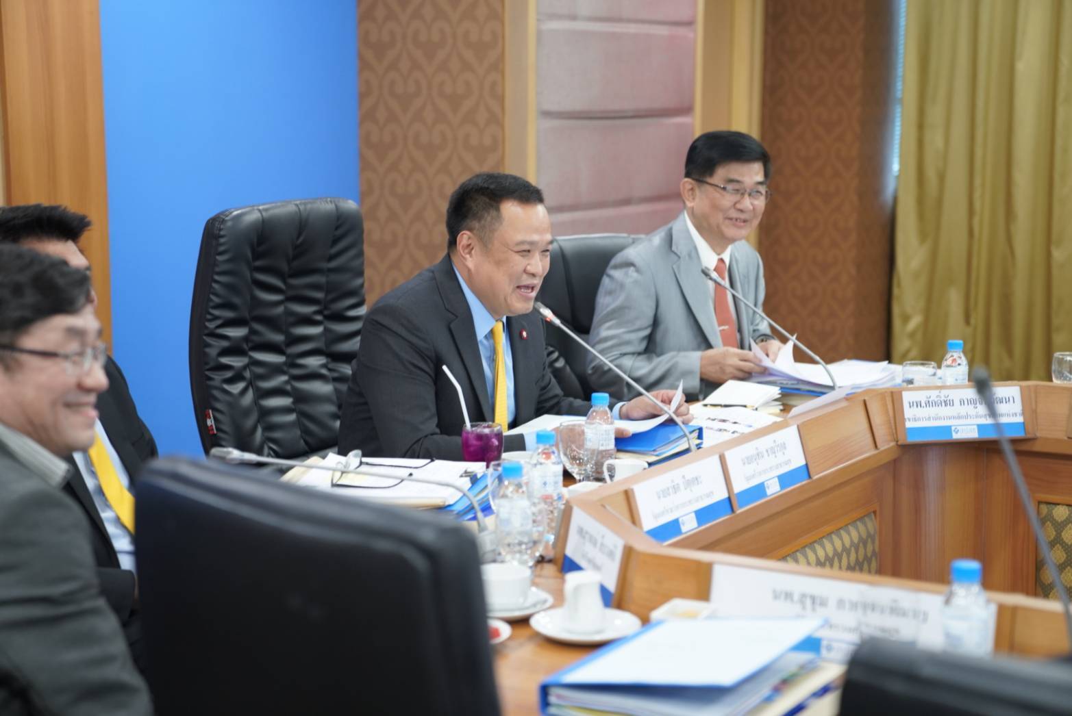 คนไทยเฮ ! "อนุทิน" เผย สปสช.เคาะงบบัตรทอง 2 แสนล้าน เพิ่มขึ้น 1.2 หมื่นล้าน แถมสิทธิ์รักษาพยาบาลเพิ่มเติมเพียบ