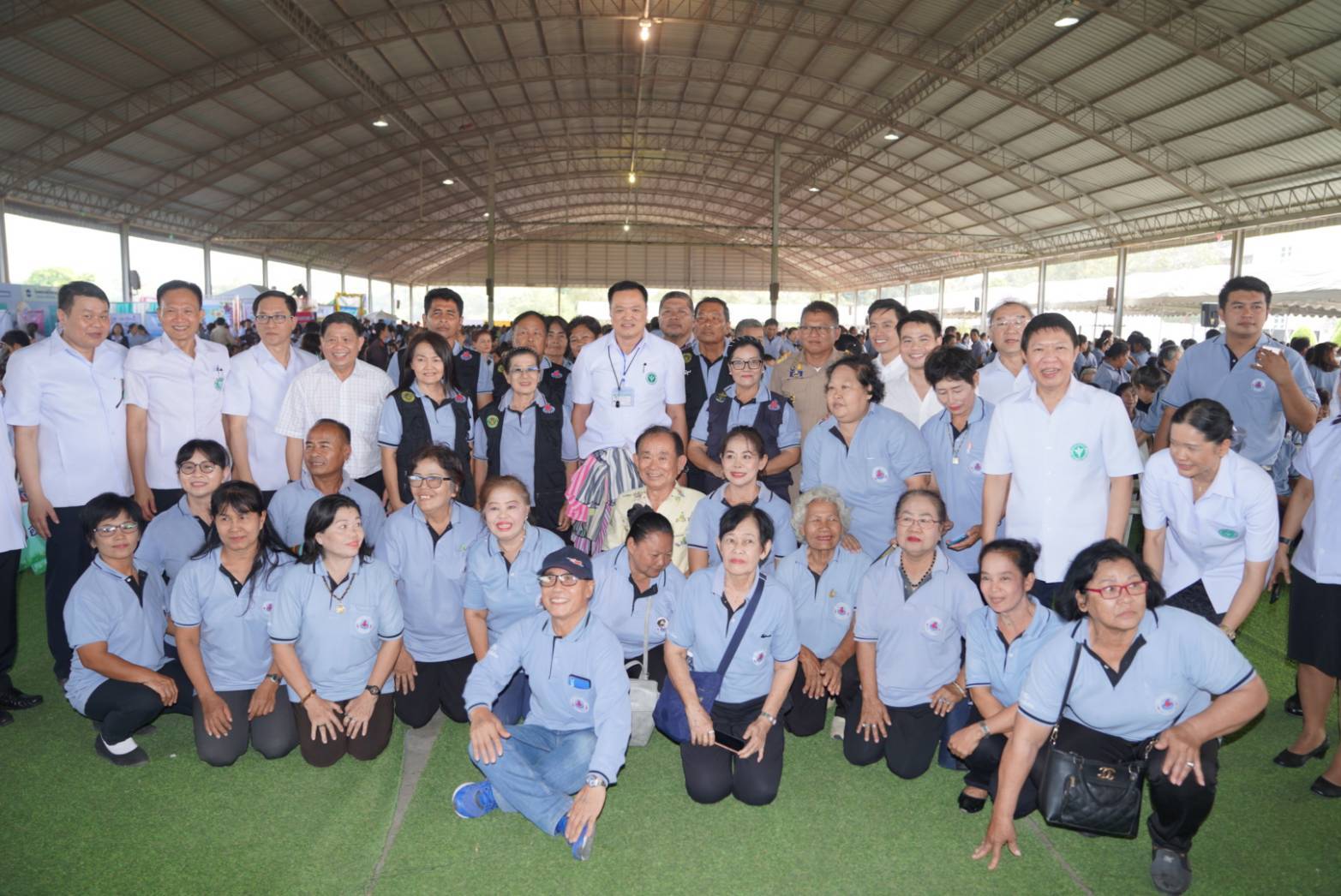 "อนุทิน" ลงพื้นที่ "อ่างทอง" ปลุกใจ อสม.ยัน รู้ซึ้งคุณค่า หนุนยกระดับเป็น "หมอประจำบ้าน" เผยแก้ระเบียบ สธ.เพิ่มสวัสดิการแล้ว ขณะนี้ กำลังหารือแนวทางปรับค่าตอบแทน