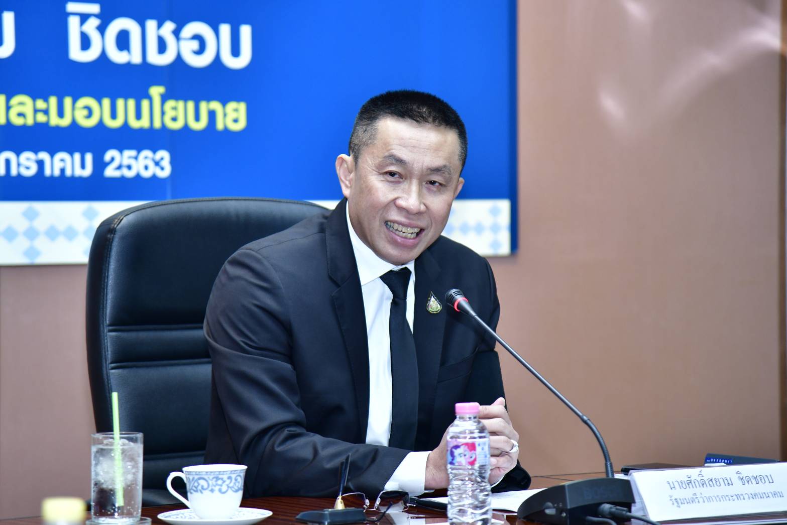 “รมว.ศักดิ์สยาม” มอบนโยบาย ทย. สั่งพัฒนาท่าอากาศยาน 29 แห่ง เพิ่มขีดความสามารถ ขยายท่าอากาศยานสำคัญ หนุนโลว์คอสต์แอร์ไลน์ เน้นย้ำ “โปร่งใส-มีส่วนร่วม-ตรวจสอบได้”