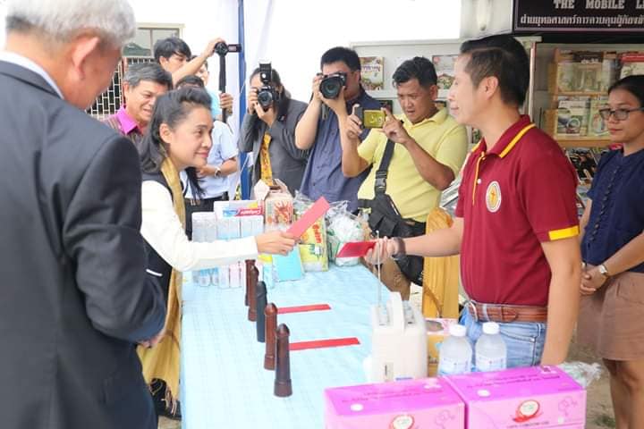 มาดามโอ๊ะ ลงพื้นที่ติดตามงาน กศน.เมืองสุนทรภู่ ขับเคลื่อนการศึกษาตลอดชีวิตชุมชน