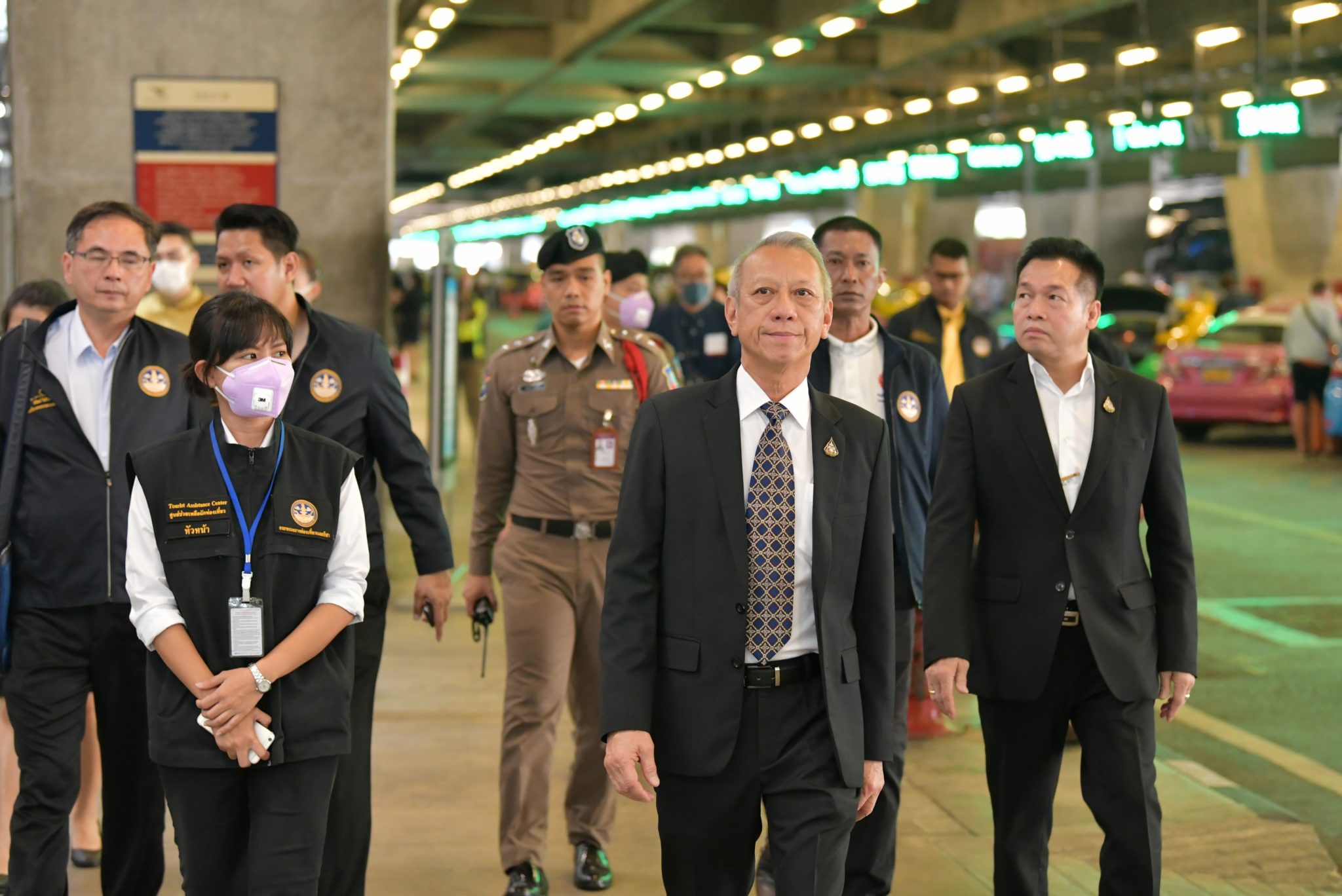 "รมว.พิพัฒน์" ร่วมคณะนายกฯ ตรวจเยี่ยม​การปฏิบัติ​งานด่านควบคุม​โรคที่สุวรรณภูมิ​ ร่วมกับ​คณะ​รัฐมนตรี​ พร้อมสร้างความเชื่อ​มั่นให้กับนักท่องเที่ยว​
