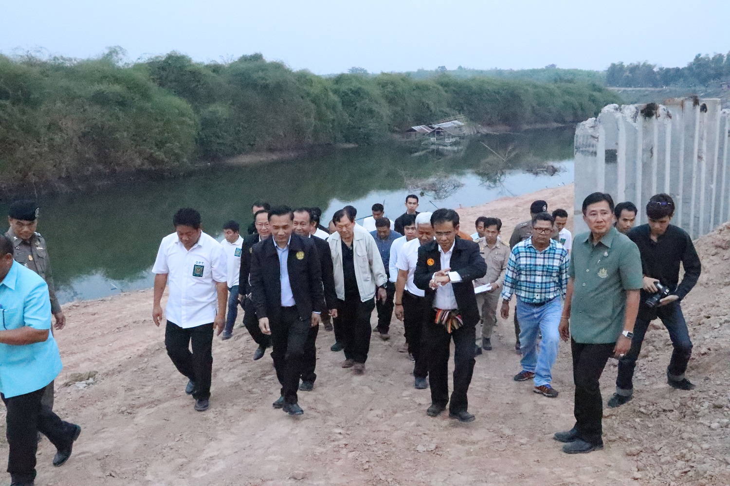 มท.3 ลงพื้นที่ จ.บึงกาฬ ติดตามการดำเนินโครงการก่อสร้างเขื่อน (จุดที่ 2) ป้องกันตลิ่งริมแม่น้ำสงคราม