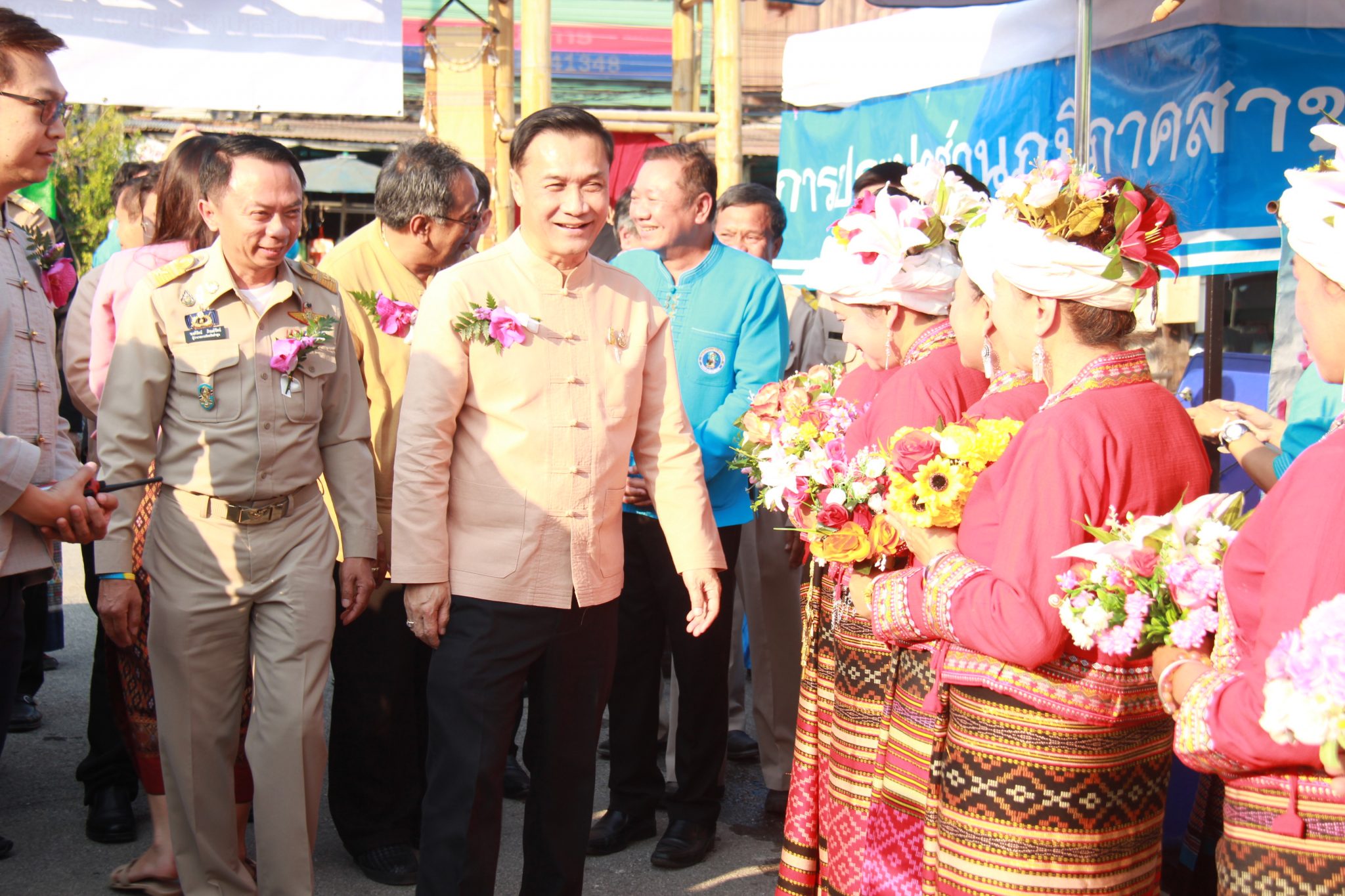 “ทรงศักดิ์” เป็นประธานเปิดศูนย์ขับเคลื่อนเศรษฐกิจฐานราก ตลาดสาขาลำพูน จังหวัดลำพูน