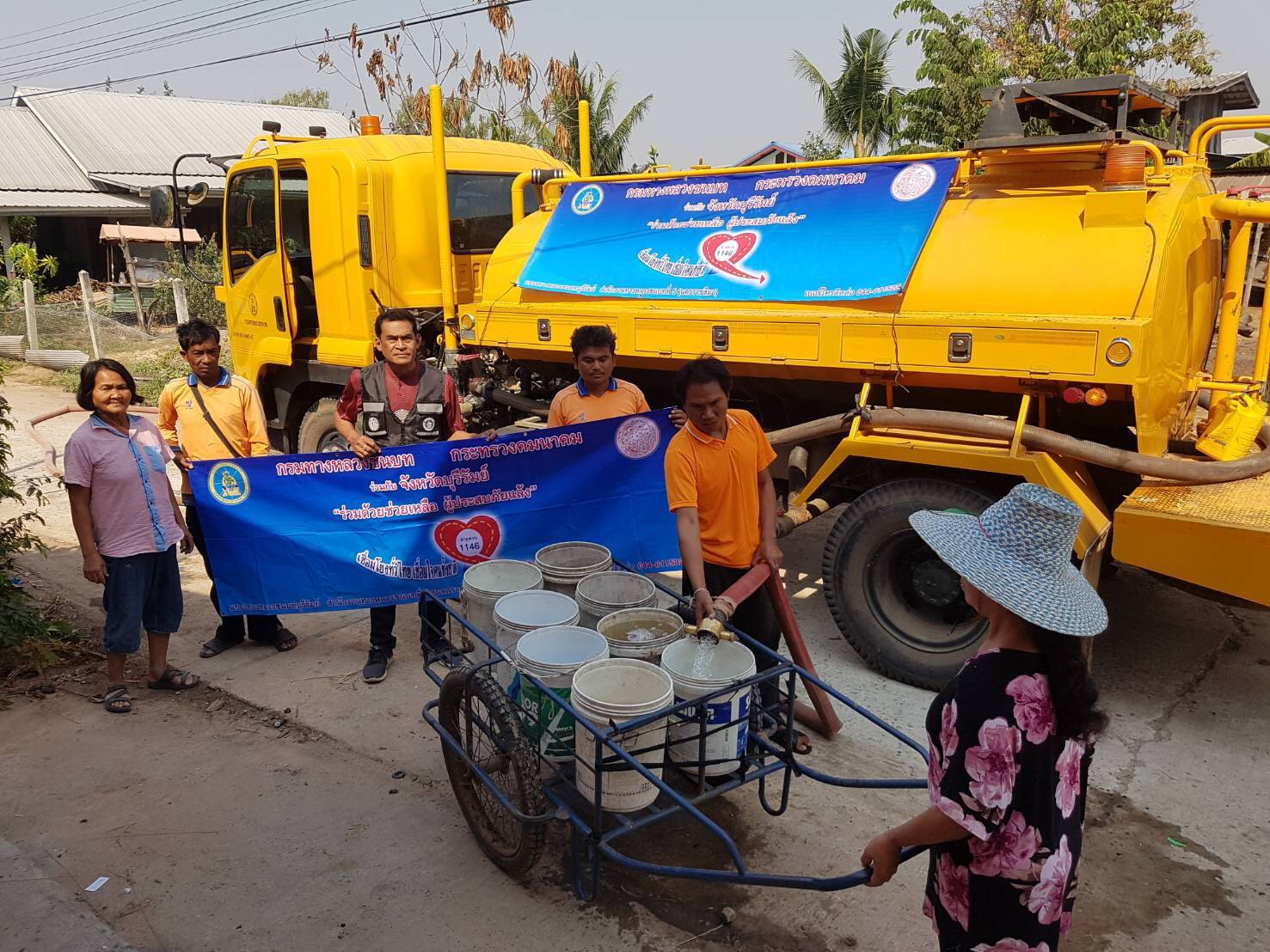 กรมทางหลวงชนบท จัดเจ้าหน้าที่พร้อมรถบรรทุกน้ำ ช่วยเหลือภัยแล้ง จ.บุรีรัมย์ 8 อำเภอ อย่างต่อเนื่อง