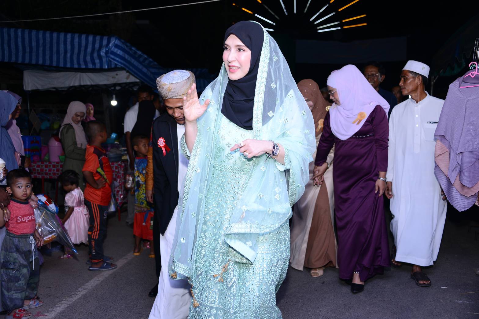 "มนัญญา" ร่วมเป็นเกียรติในงานการกุศลรินน้ำใจสู่มัสยิดใหม่นาโต๊ะขุน พร้อมพบปะและให้กำลังใจชาวมุสลิม