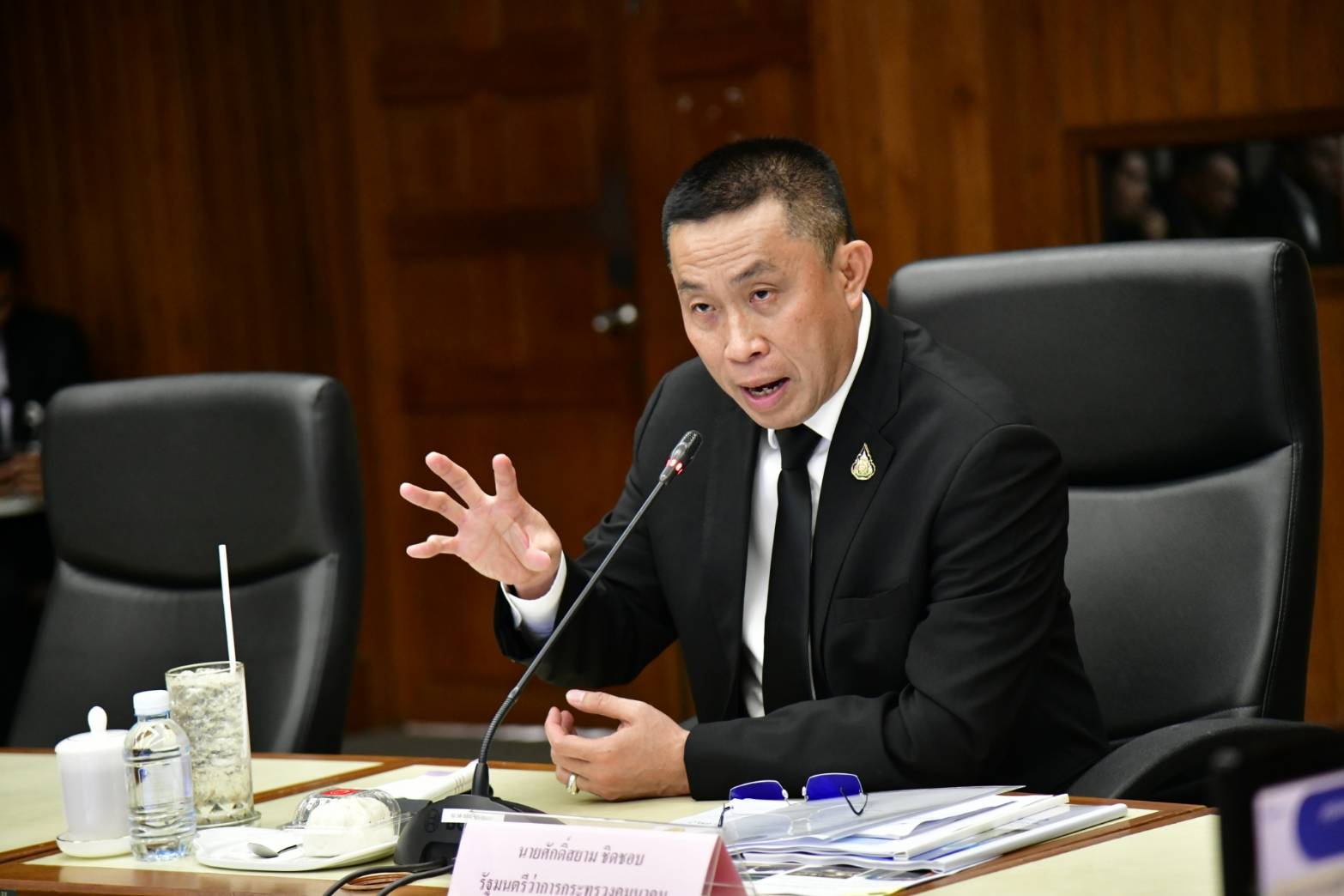 "ศักดิ์สยาม" ยืนยัน ไม่มีการออกมาตรการ เก็บค่าธรรมเนียมรถติด ในการประชุม แก้ปัญหาฝุ่นพิษ PM2.5