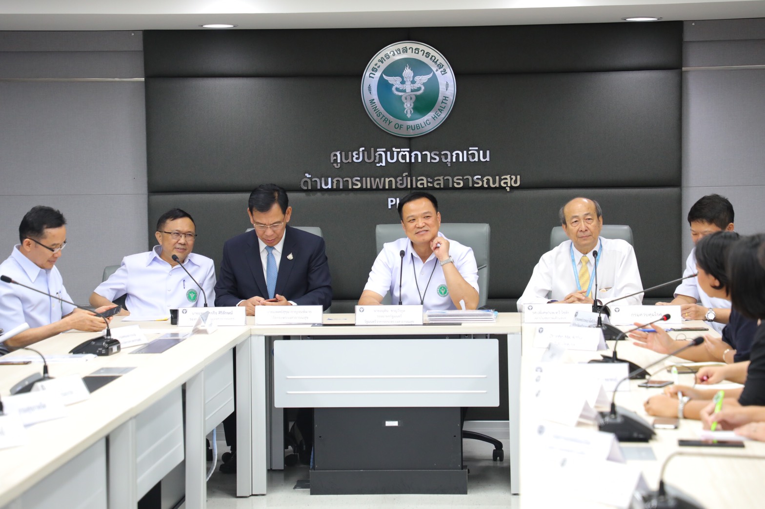 "อนุทิน" ประชุมทางไกลหารือนายแพทย์ สธ. ทั่วประเทศ สั่งยกระดับรับมือไวรัสโคโรน่าสายพันธุ์ใหม่ มั่นใจคุมสถานการณ์ได้