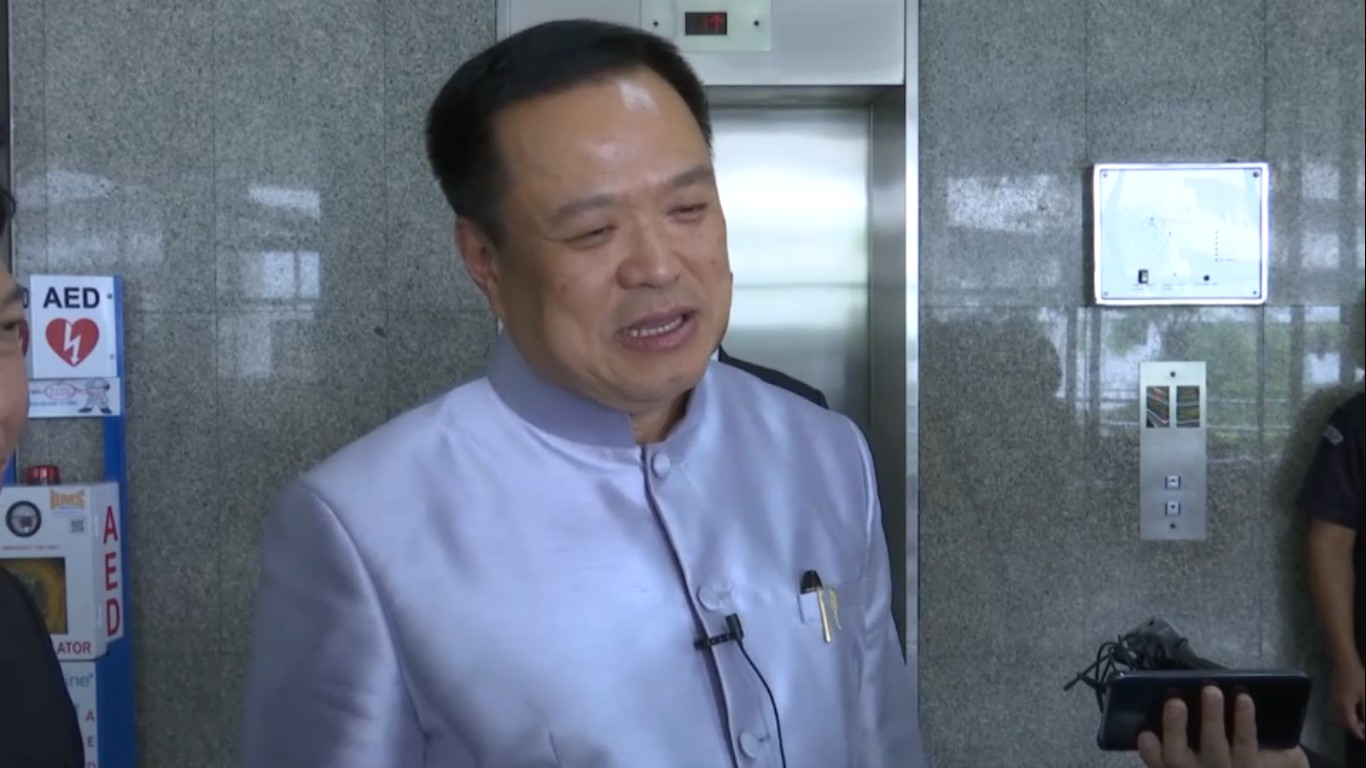 "รองนายกฯ อนุทิน" เล็งหารือมาตรการเพิ่มเติมสกัดโคโรน่า 2019 หลังเสนอระงับ VOA เผย เชิญ 3 อธิบดีกรมควบคุมโรคร่วมทีม สธ.แล้ว