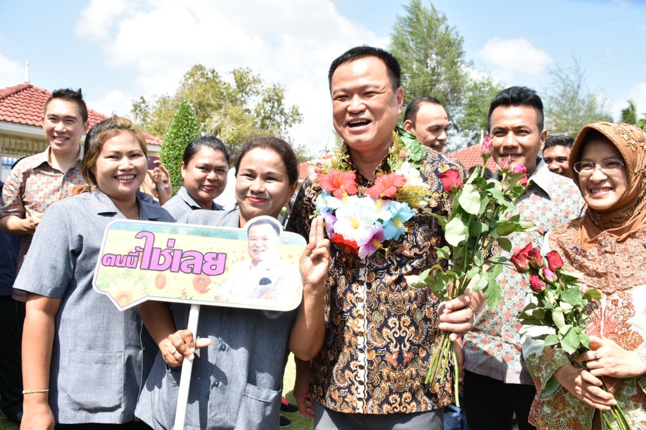 "อนุทิน" เผย รพ.โคกโพธิ์ ทำงานเชิงรุกร่วม รพ.สต. ดูแลผู้ป่วยติดบ้านติดเตียงครบ 100%