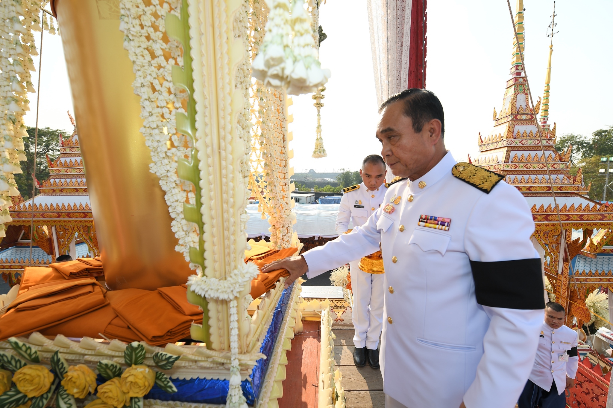 นายกฯ นำ คณะ ครม. ร่วมพระราชทานเพลิงศพ "นายชัย ชิดชอบ" จ.บุรีรัมย์