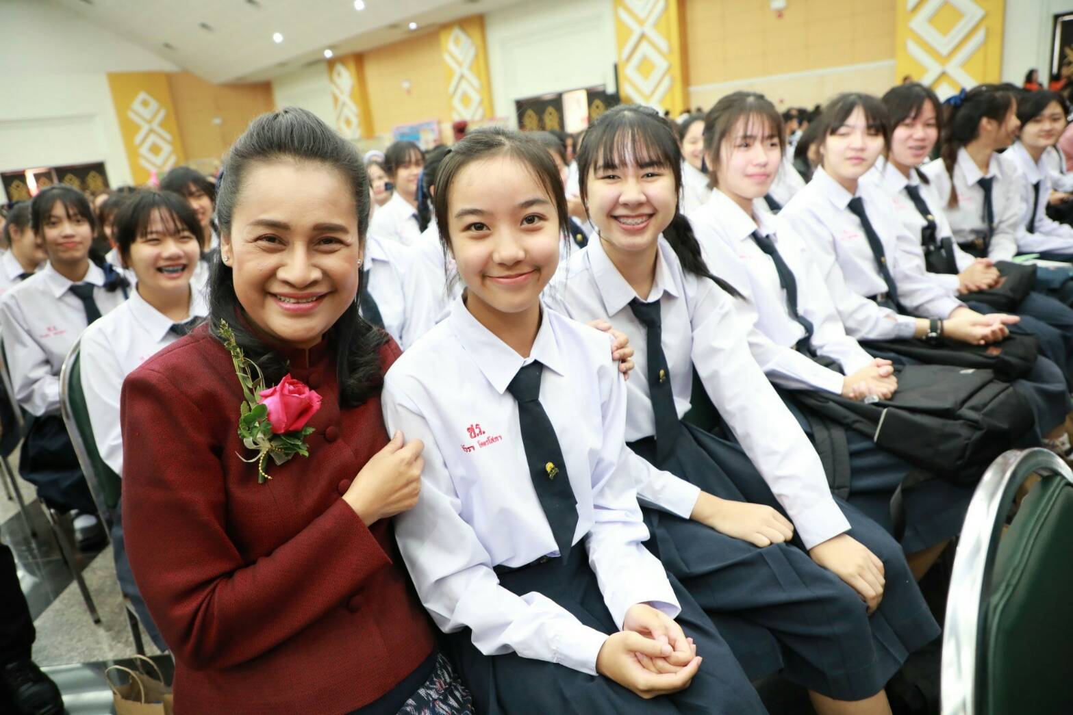 "กนกวรรณ" รมช.ศธ. พร้อมจับมือเอกชนสร้างความเจริญด้านการศึกษา