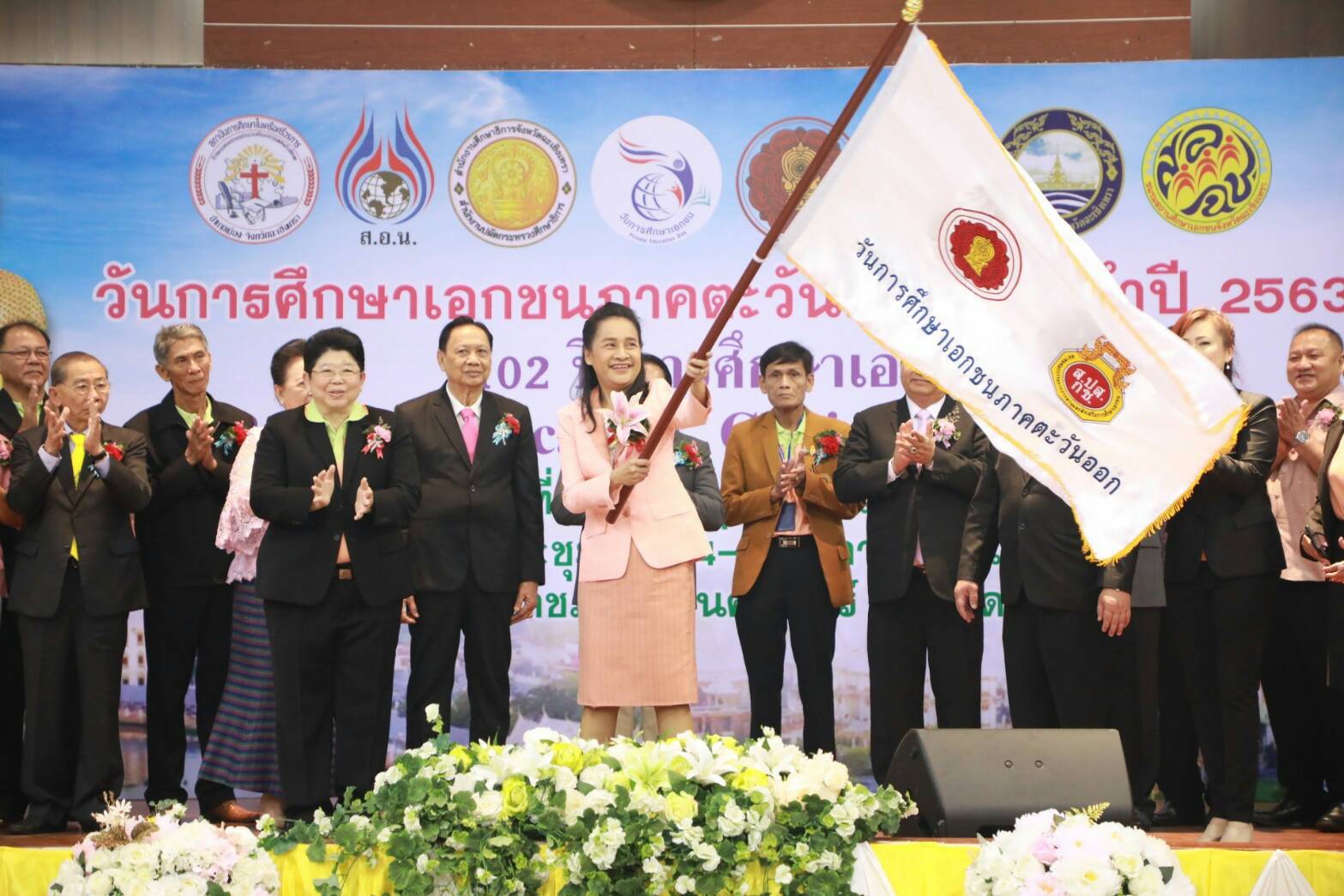 ครูพี่โอ๊ะ เปิดงานวันการศึกษาเอกชน "บูรพาทิศ" 8 จังหวัดภาคตะวันออก เชื่อ !! จะช่วยสร้างทางเลือกที่ดีแก่เด็กไทย ไปเป็นกำลังสำคัญพัฒนา EEC ให้รุ่งเรือง