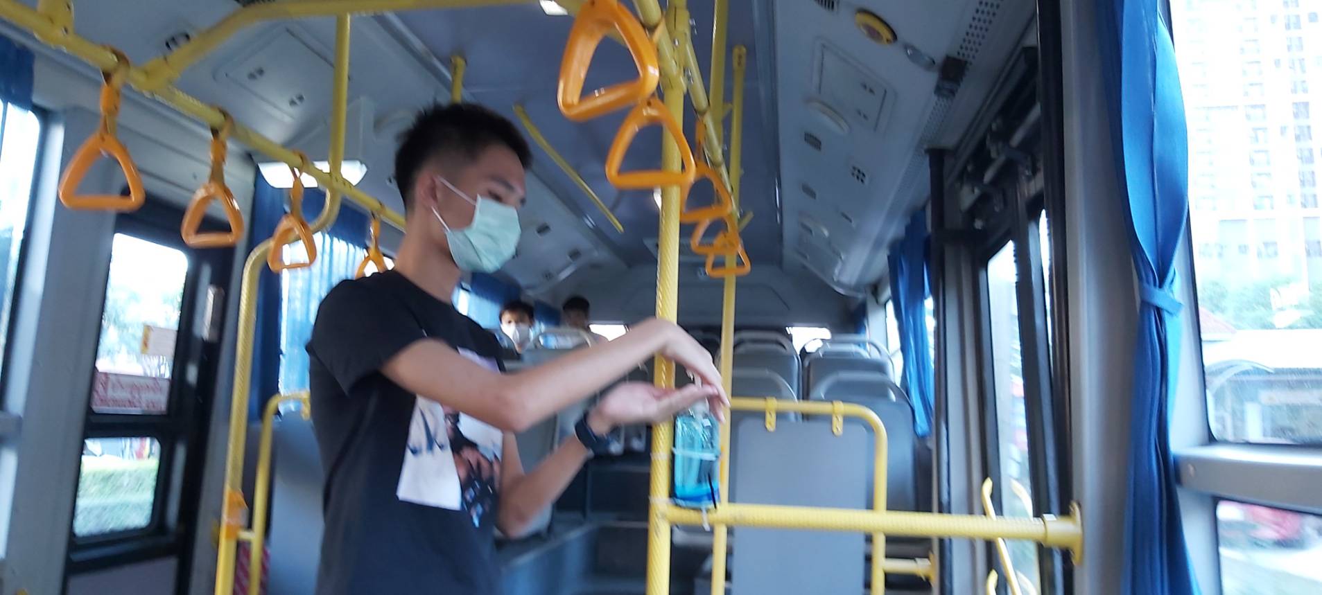 ขสมก.มาตรการหนักป้องกันไวรัสโคโรนา! ทยอยติดตั้งขวดเจลแอลกอฮอล์บนรถโดยสารทุกคัน