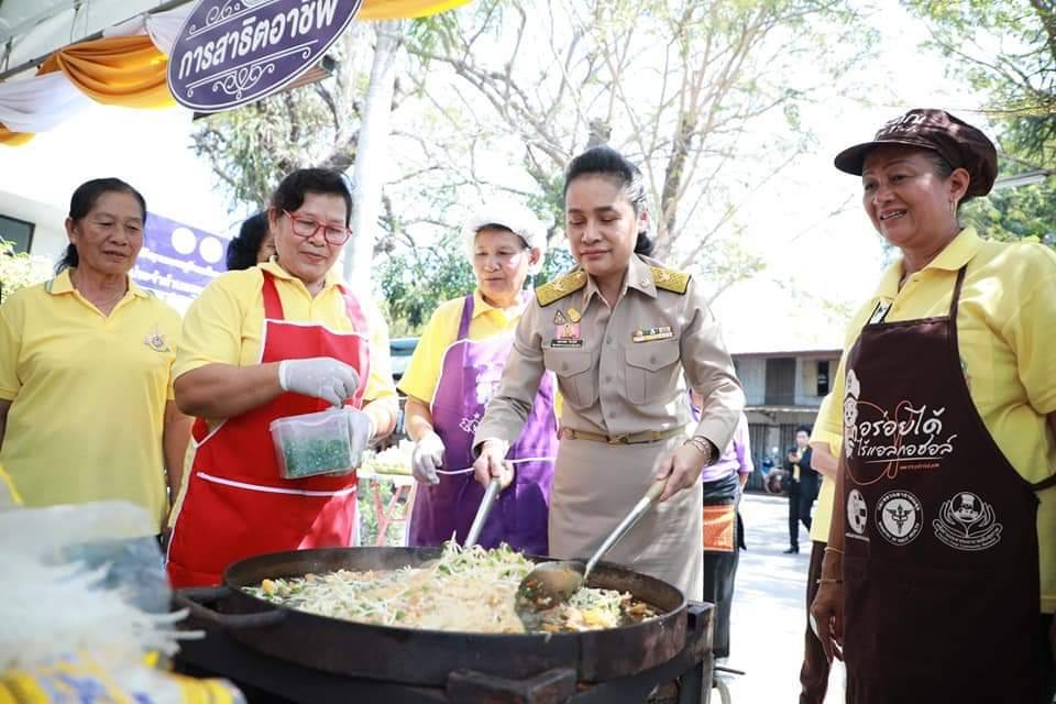 ครูพี่โอ๊ะ รัฐมนตรีขาลุย ลงพื้นที่ติดตามความก้าวหน้านโยบาย WOW ที่อำเภอพนมสารคาม