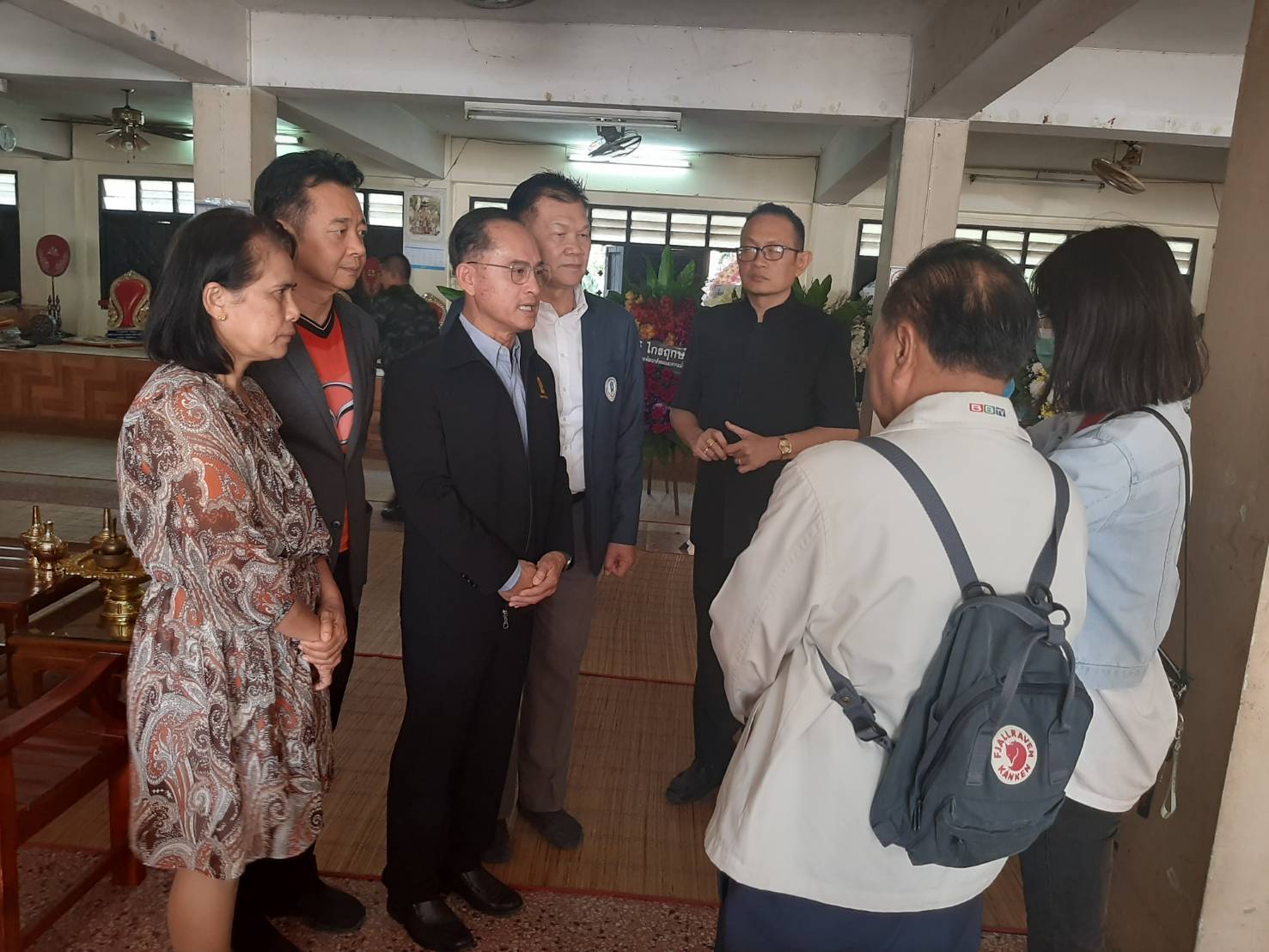 "ดร.กนกวรรณ" ห่วงใยผู้ประสบเหตุที่ถูกกราดยิงที่โคราช มอบ "สมเกียรติ" รุดเยี่ยมผู้บาดเจ็บ