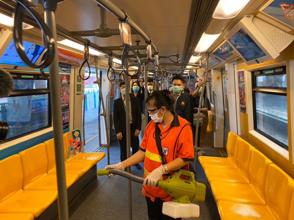 กรมการขนส่งทางราง ประสานหน่วยงานผู้ให้บริการระบบขนส่งทางราง เพิ่มความเข้มข้นในการดำเนินมาตรการป้องกันการระบาดของเชื้อไวรัส COVID -19)