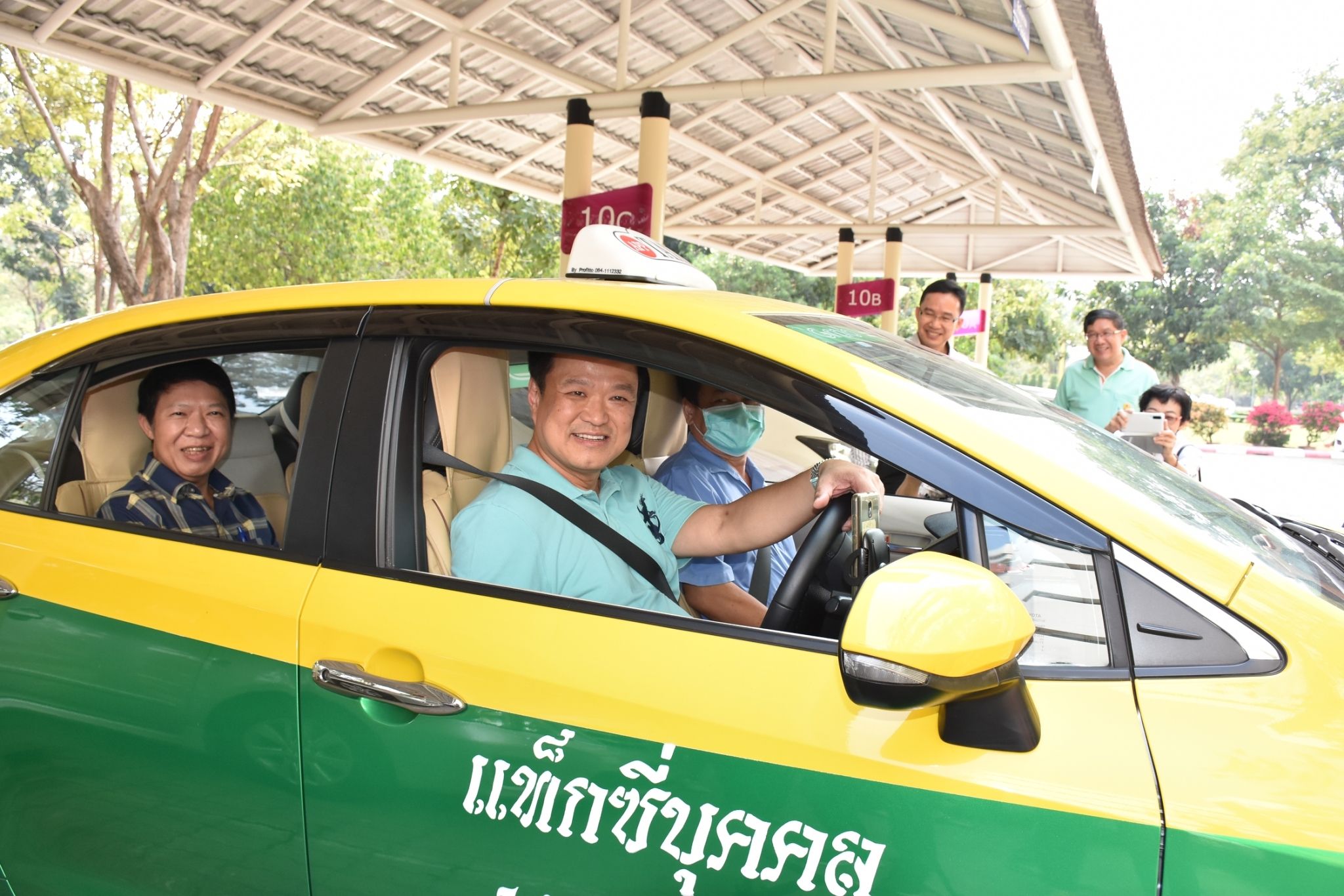 "อนุทิน" รุดให้กำลังใจ "แท็กซี่หายป่วยโคโรน่า2019" เผย ต้องดูแลอย่างดี เพราะเป็นทางเลือกการรักษาคนไข้อาการหนัก