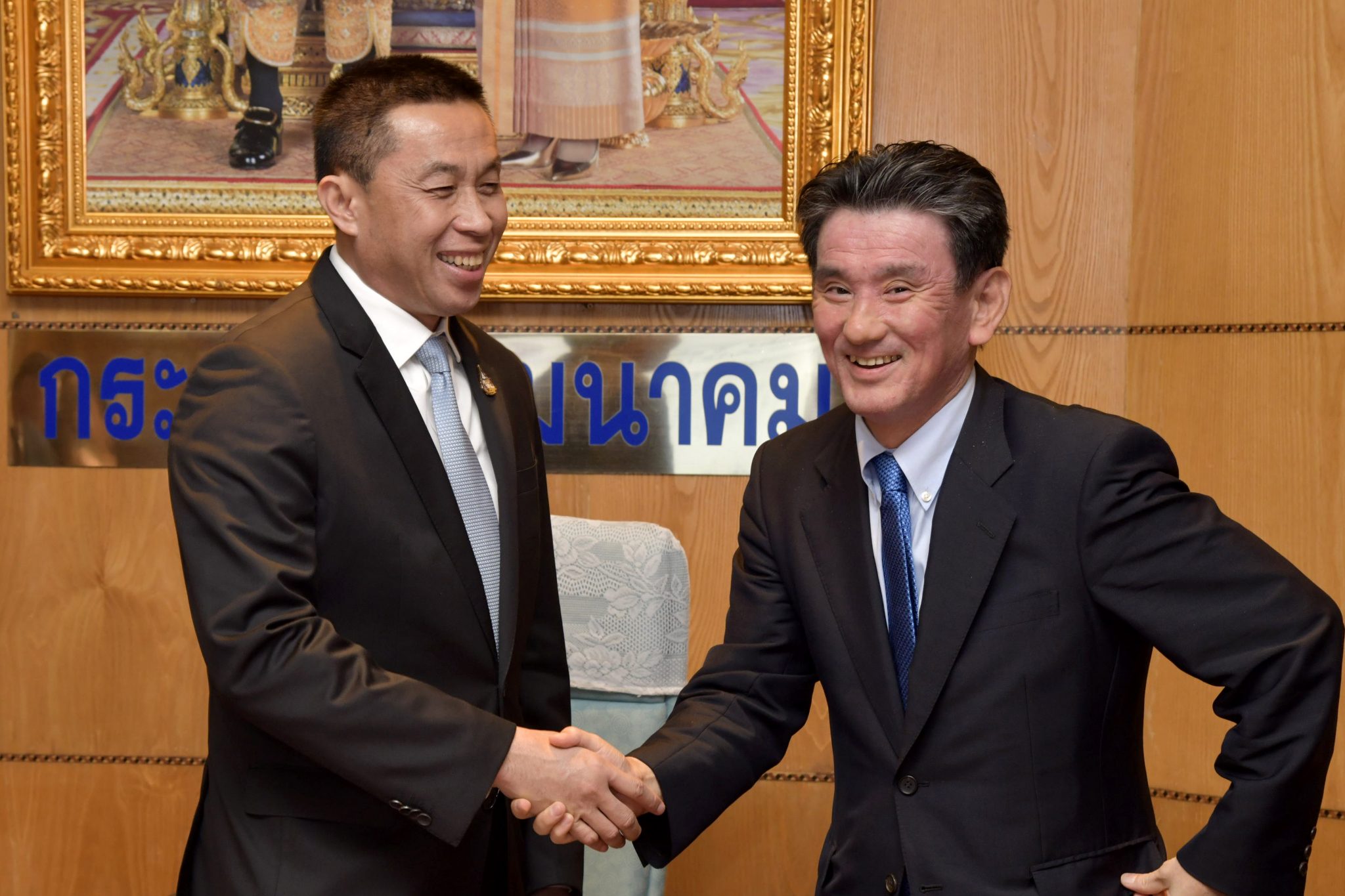 รมว.คมนาคม ให้ Mr. Atsushi Taketani ประธานองค์การส่งเสริมการค้าต่างประเทศของญี่ปุ่น กรุงเทพฯ และคณะผู้แทนหอการค้าญี่ปุ่น - กรุงเทพฯ (JCCB) เข้าพบ