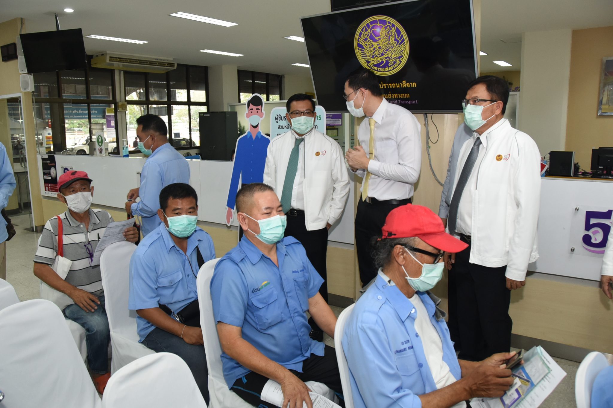 กรมการขนส่งทางบก เชิญแท็กซี่ ! ตรวจสุขภาพ ฟรี! 12-13 ก.พ. นี้  ย้ำ!!! ต้องป้องกันตัวเองด้วยการสวมหน้ากากอนามัย