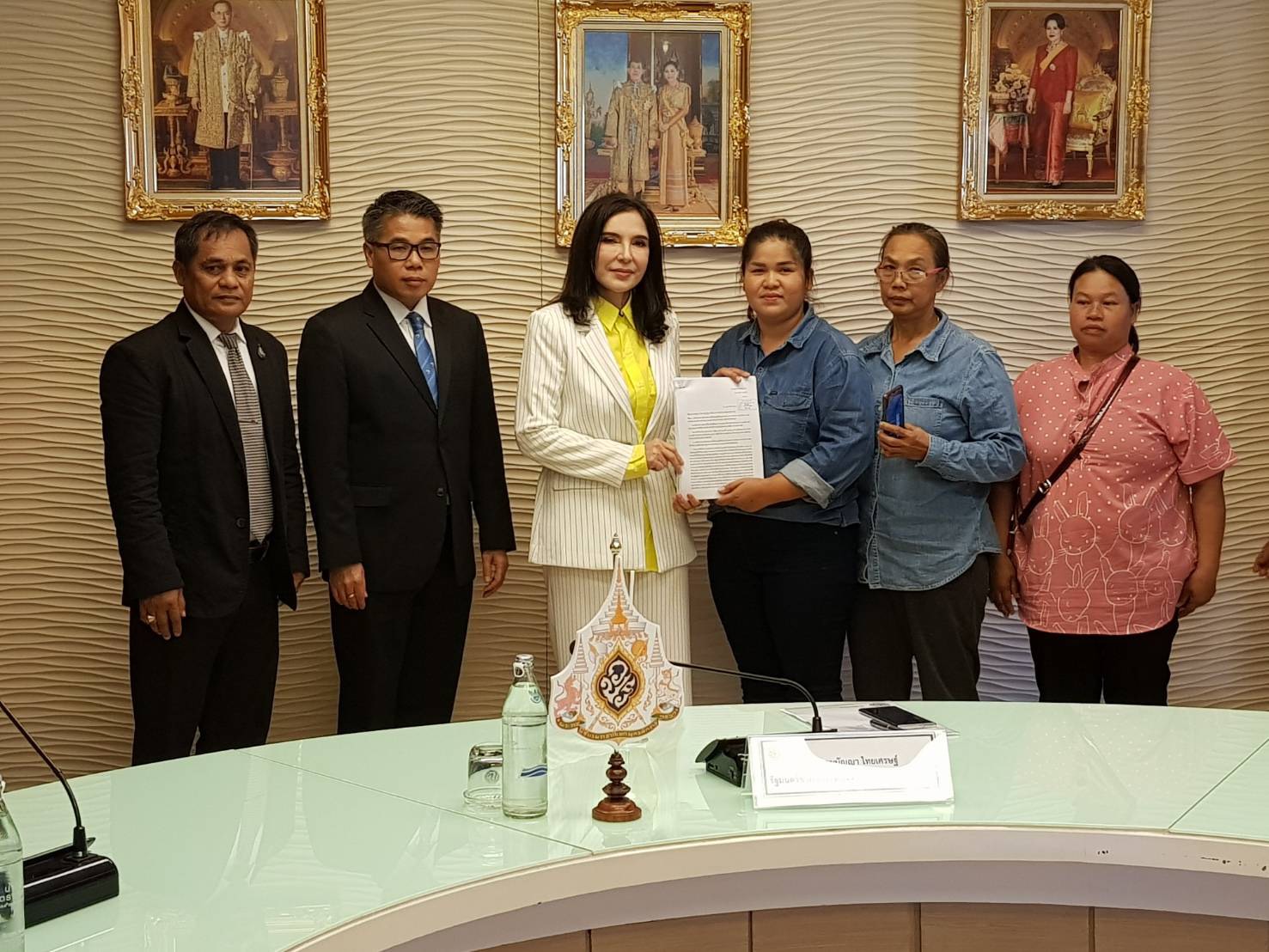 "รมช.มนัญญา" รับเรื่อง กลุ่มเกษตรฯผู้เลี้ยงโคนมที่ได้รับความเดือดร้อนจากการแพร่ระบาดโรคปากและเท้าเปื่อย จ.สระบุรี