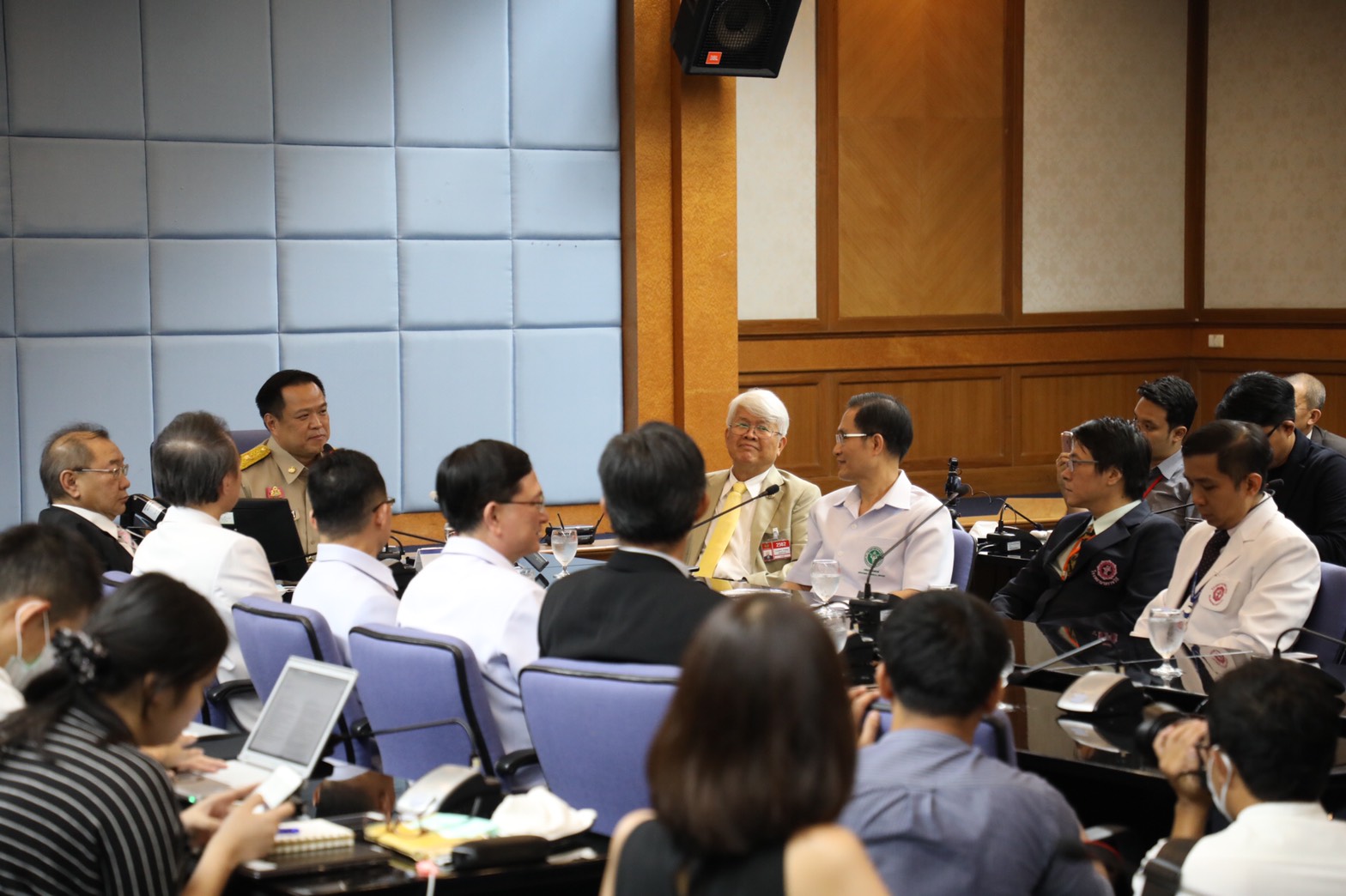 "อนุทิน" ประชุมทีมสอบสวนโรค สกัดโคโรนา