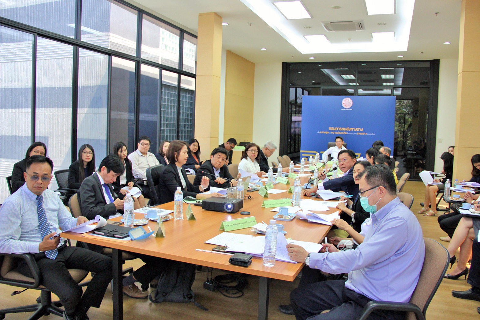 "คมนาคม" ถก หารือ การพัฒนาโครงสร้างอัตราค่าโดยสารการขนส่งทางราง! มุ่งหวังลดค่าครองชีพประชาชน !!