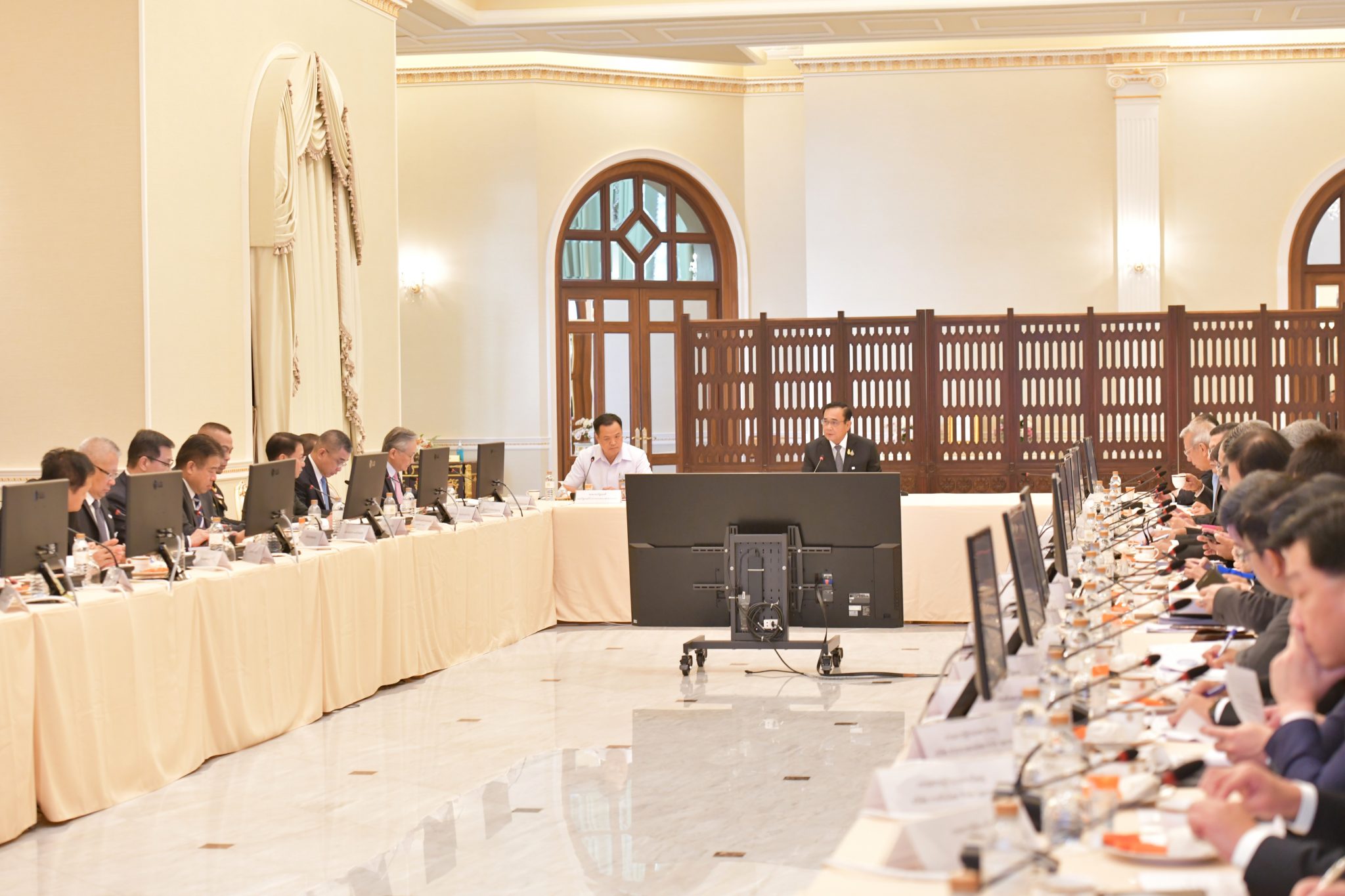 อนุทิน-พิพัฒน์ ประชุมจัดเตรียมมาตรการเร่งด่วนเพื่อรองรับแรงงานไทยที่เดินทางกลับจากประเทศเสี่ยงต่อการติดเชื้อและแพร่ระบาดของเชื้อไวรัสโคโรนา 2019 (COVID-19)