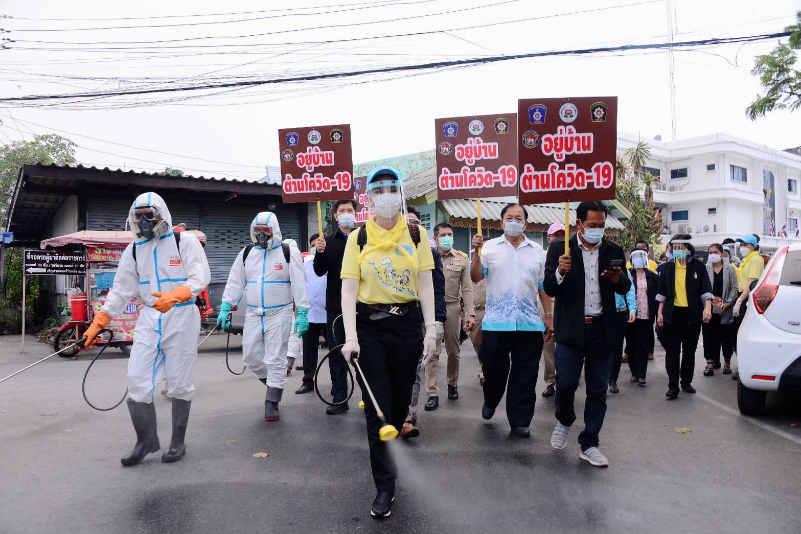 "รมช.มนัญญา" เดินหน้าพ่นยาฆ่าโควิด-19 ขอประชาชนอยู่บ้านช่วยชาติ