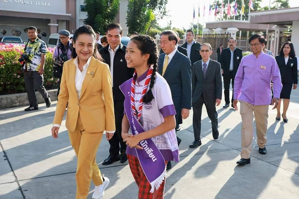 ครูพี่โอ๊ะ เคารพธงชาติที่ "ภูเก็ตไทยหัวอาเซียนวิทยา" ชูให้เป็นโรงเรียนคุณภาพแห่งเมืองดีบุก สร้างนักเรียนที่มีสุข เก่งวิชาการ ภาษา ดนตรี กีฬา มายาวนานร่วม 119 ปี