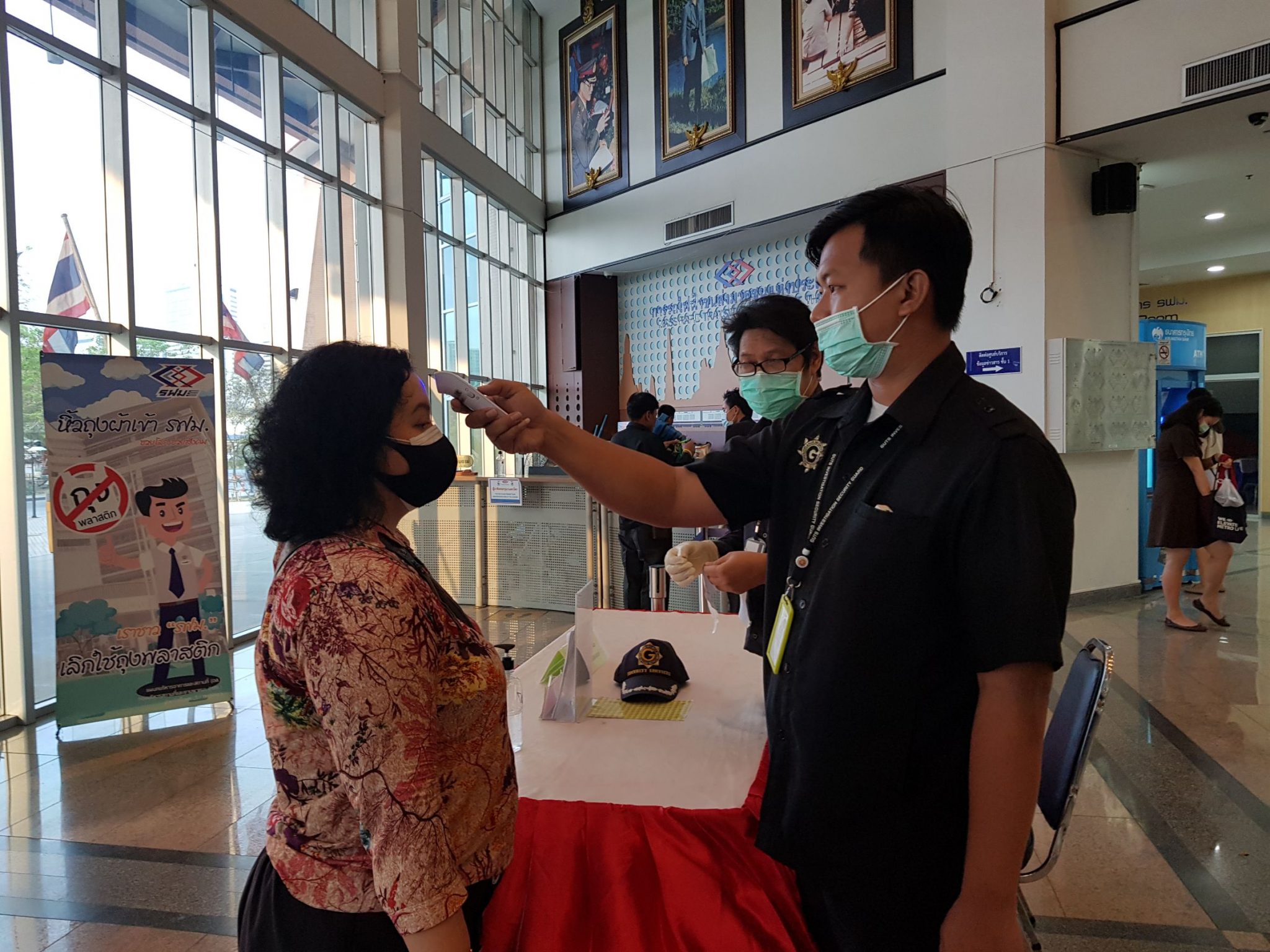 รฟม. แสดงความรับผิดชอบต่อสังคมส่วนรวม ยกระดับการคัดกรองพนักงาน ผู้ปฏิบัติงานภายใน รฟม. และผู้มาติดต่อ ป้องกันการแพร่ระบาดของเชื้อไวรัส COVID-19 ตามนโยบาย "รมว.ศักดิ์สยาม"