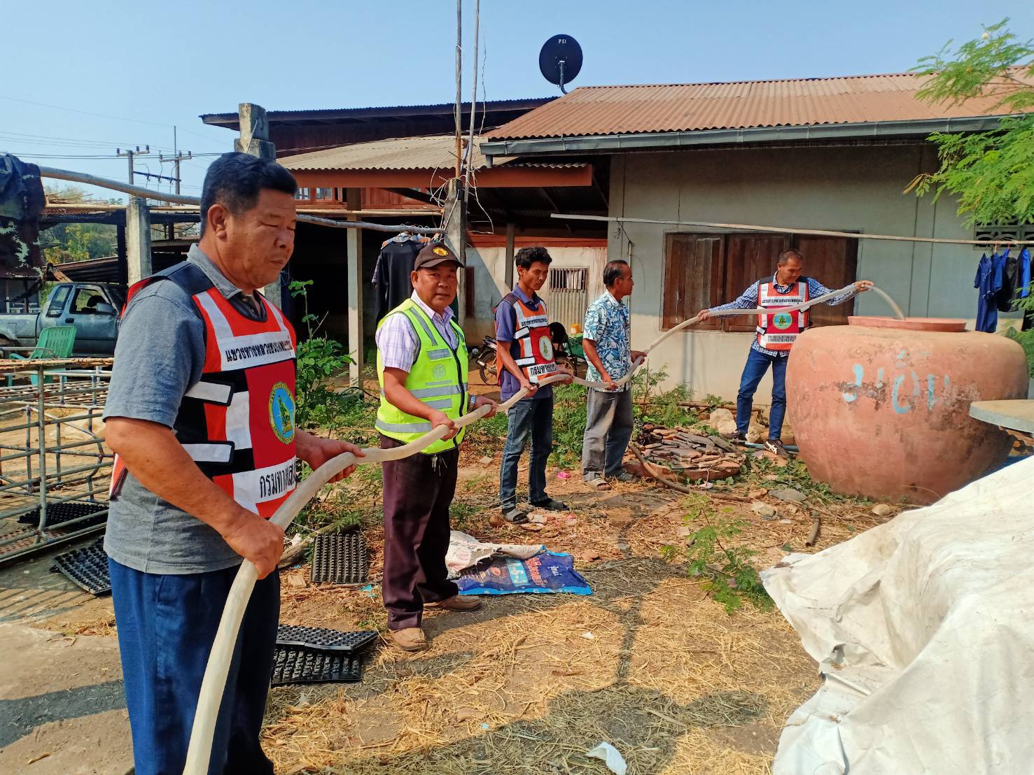 ทางหลวงชนบท ระดมเจ้าหน้าที่ “ร่วมด้วยช่วยเหลือ ผู้ประสบภัยแล้ง” แจกจ่ายน้ำไปแล้วกว่า 4.68 ล้านลิตร ตามนโยบายรัฐมนตรีว่าการกระทรวงคมนาคม