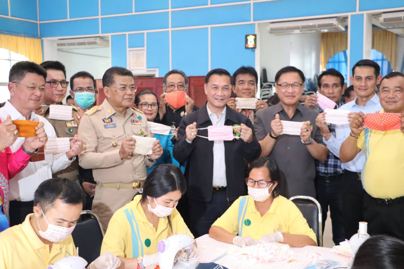 "มหาดไทย" ร่วมมือจิตอาสาในทุกท้องถิ่น ผลิตหน้ากากอนามัยชนิดผ้าส่งมอบประชาชนแล้วกว่า 2 ล้านชิ้น