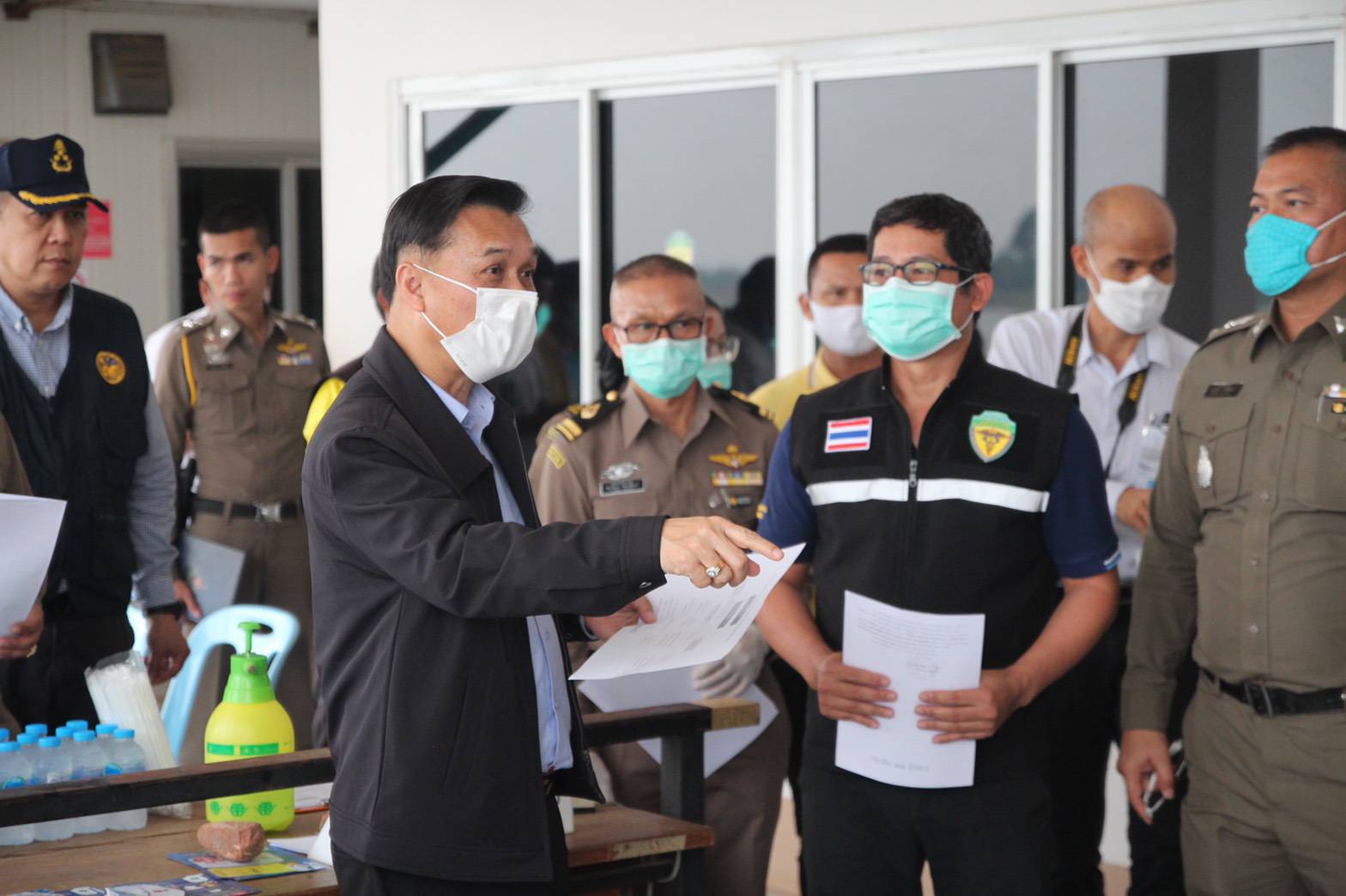 "ทรงศักดิ์" ตรวจเยี่ยมติดตามมาตรการป้องกันการแพร่ระบาดเชื้อไวรัสโควิด-19 ด่านพรมแดนบึงกาฬ