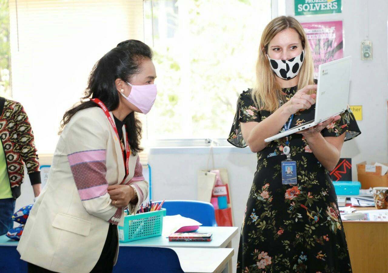 “ดร.กนกวรรณ” รมช.ศึกษาธิการ จัดให้ ขนครูดังติวออนไลน์ถึงบ้าน “โรงเรียนหยุด ความรู้ไม่หยุด”