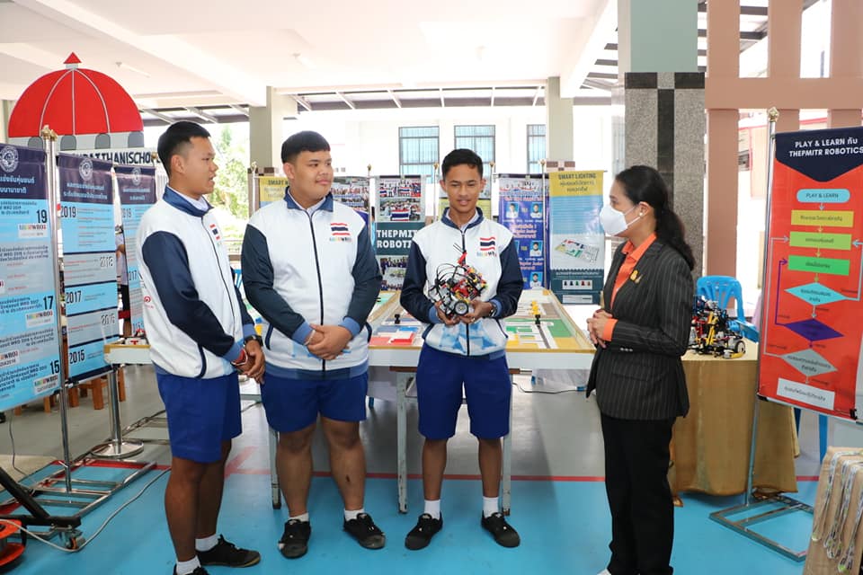 "รมช.กนกวรรณ"​ ลงพื้นทีตรวจเยี่ยมให้กำลังใจ และมอบนโยบายการจัดการศึกษาเอกชน จ.สุราษฎร์ธานี​