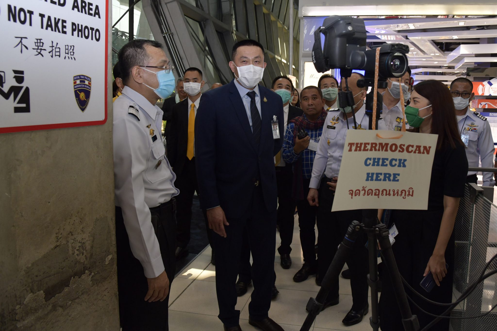 รมว.คมนาคม ตรวจเข้มจุดคัดกรอง COVID-19 ท่าอากาศยานสุวรรณภูมิ สร้างความมั่นใจแก่ประชาชนในการคัดกรองผู้เดินทางเข้าประเทศ